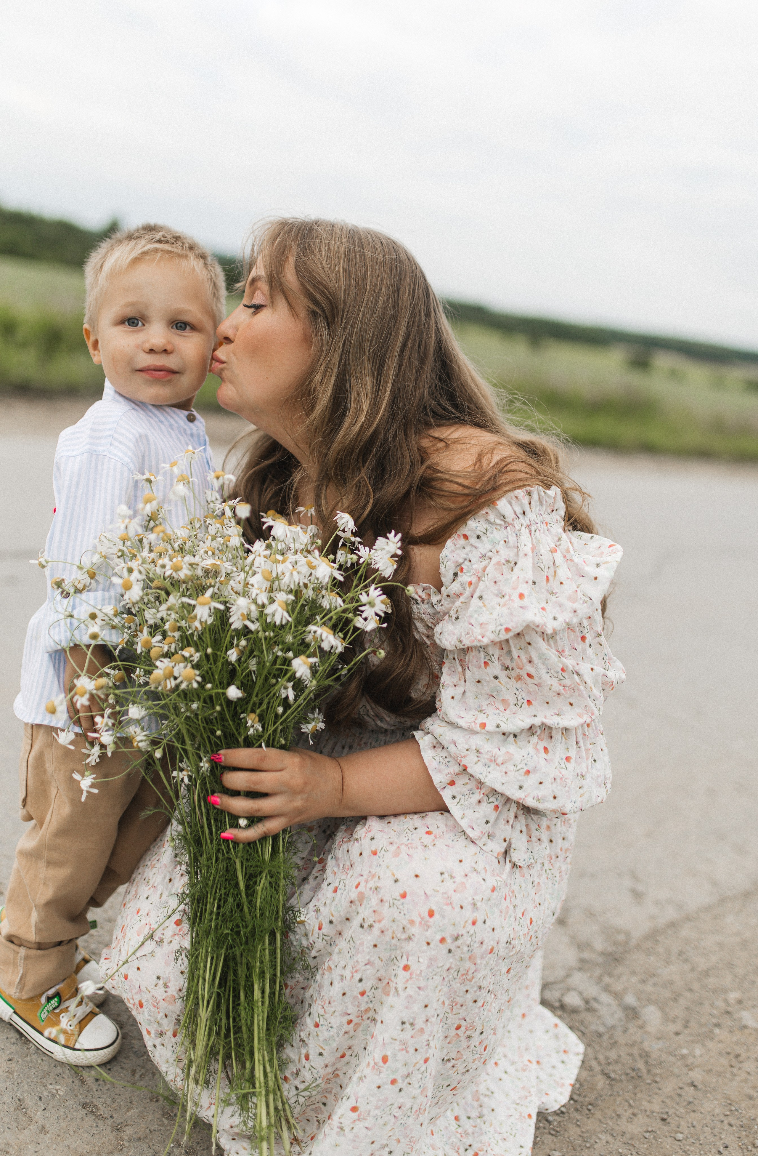 Маша и Миша и их веселая компания (пикник в поле). Семейный и свадебный фотограф в Екатеринбурге Орлова Ирина