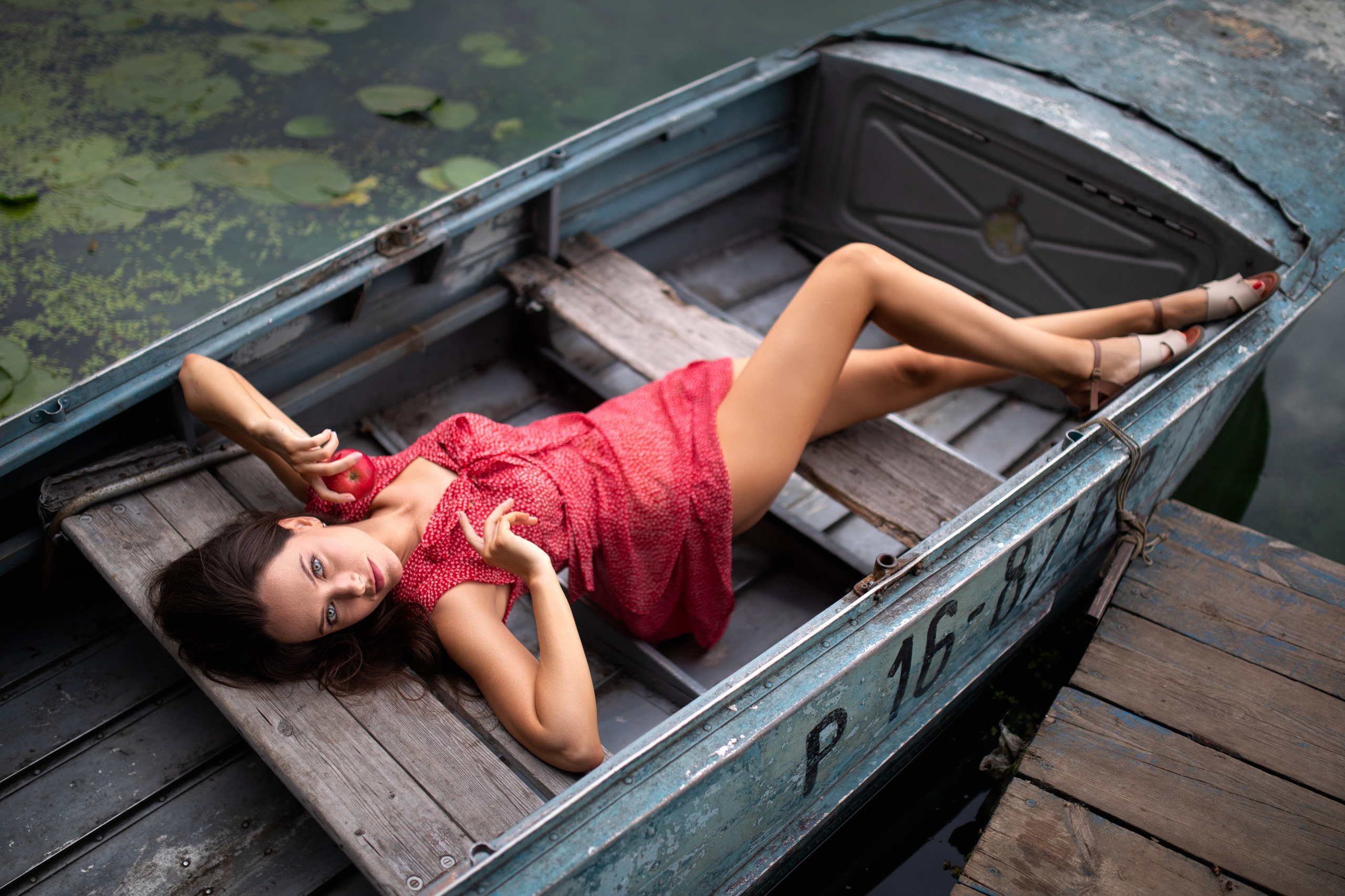 Съемка с Екатериной на рассвете на берегу реки