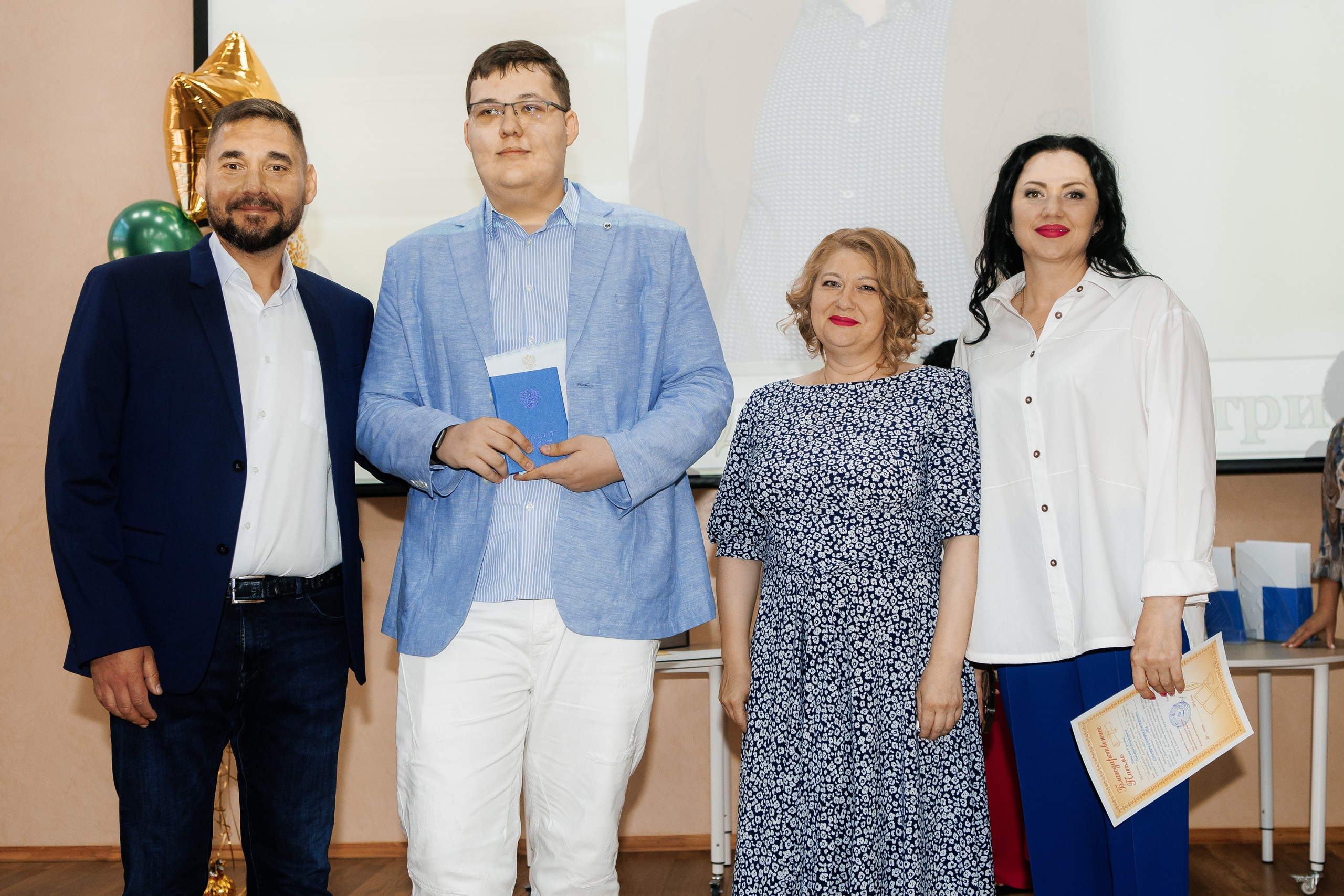 Выпускной Гимназия 12 2024 г. Свадебный и портретный Фотограф в Липецке Дмитрий Котюков