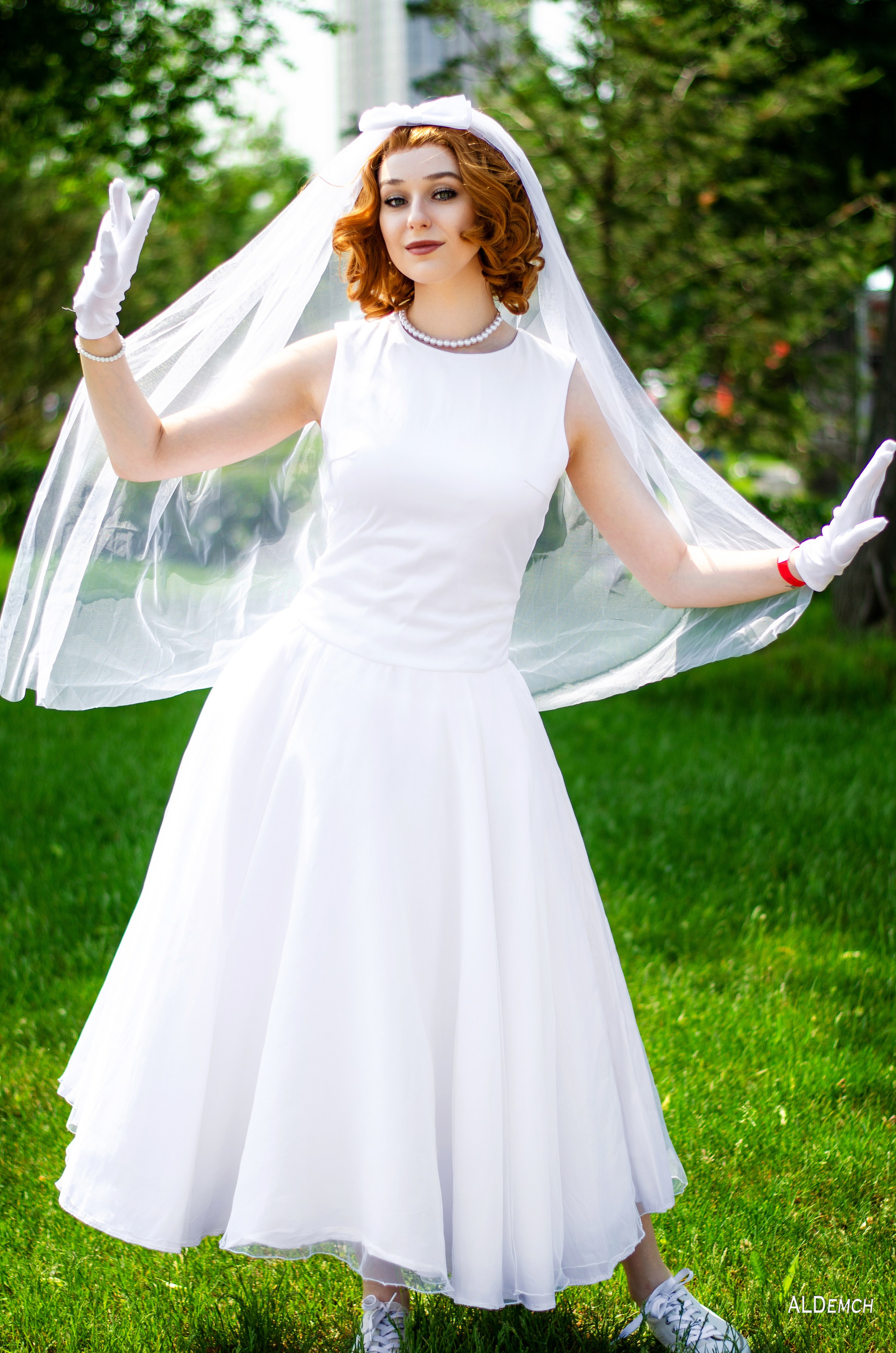 Фотосессия девушки в&nbsp;свадебном платье в&nbsp;парке Острова мечты