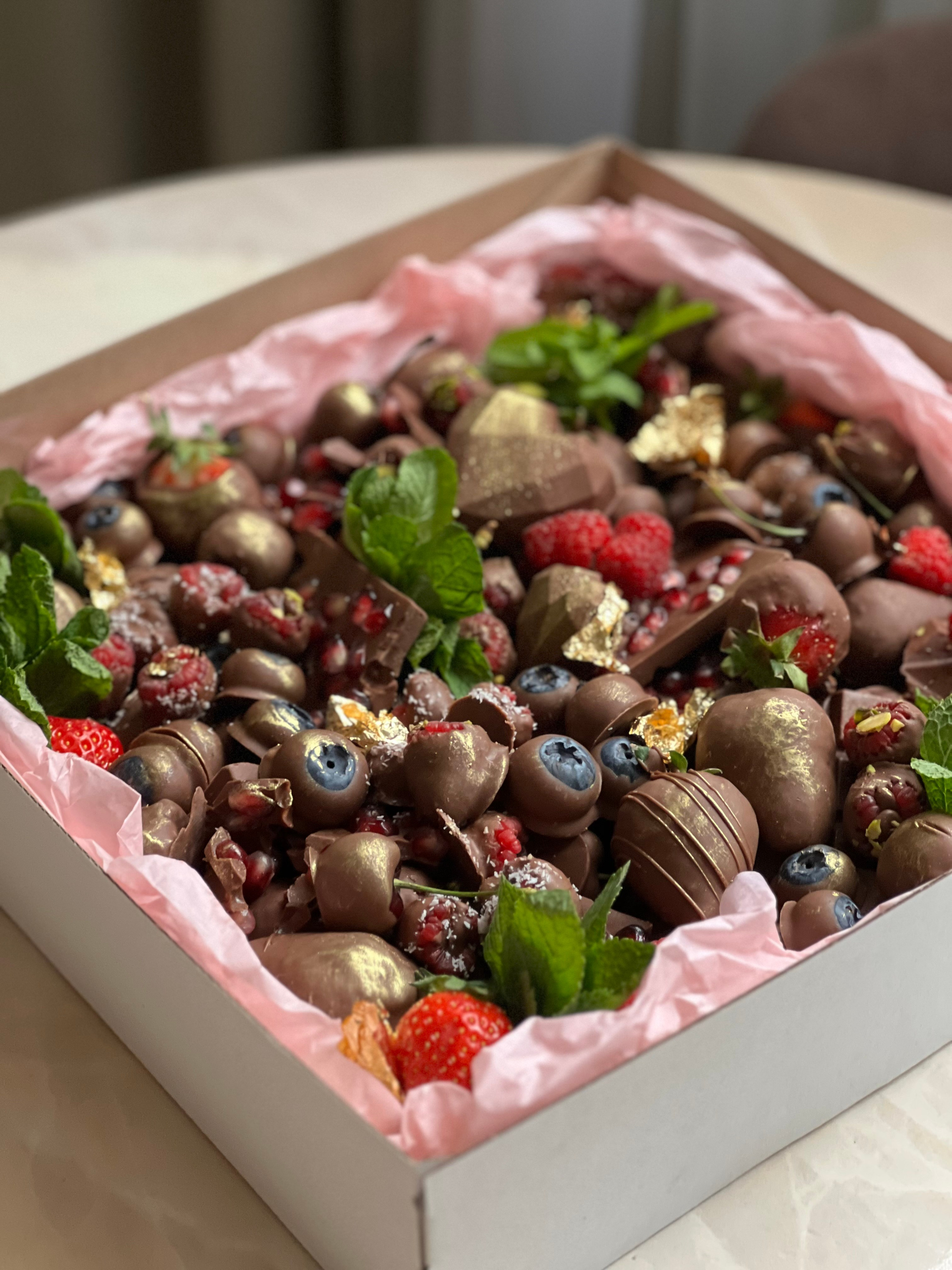 Ягоды в шоколаде. Выездной кейтеринг, съедобные букеты, торты и сладости на заказ