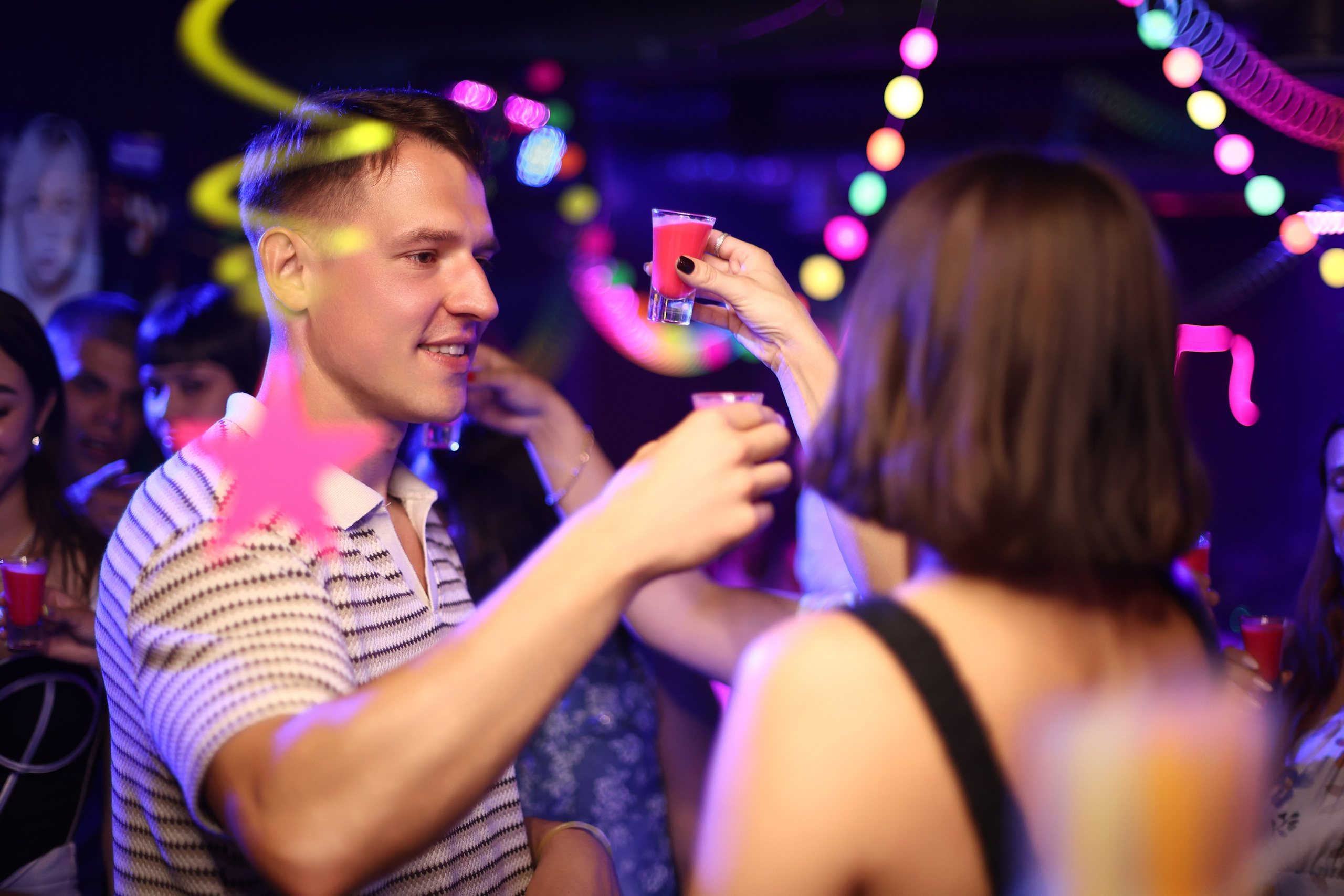 Neon Party 01.08.25. Мята Спортивная — Кальянная, караоке, бар в Минске