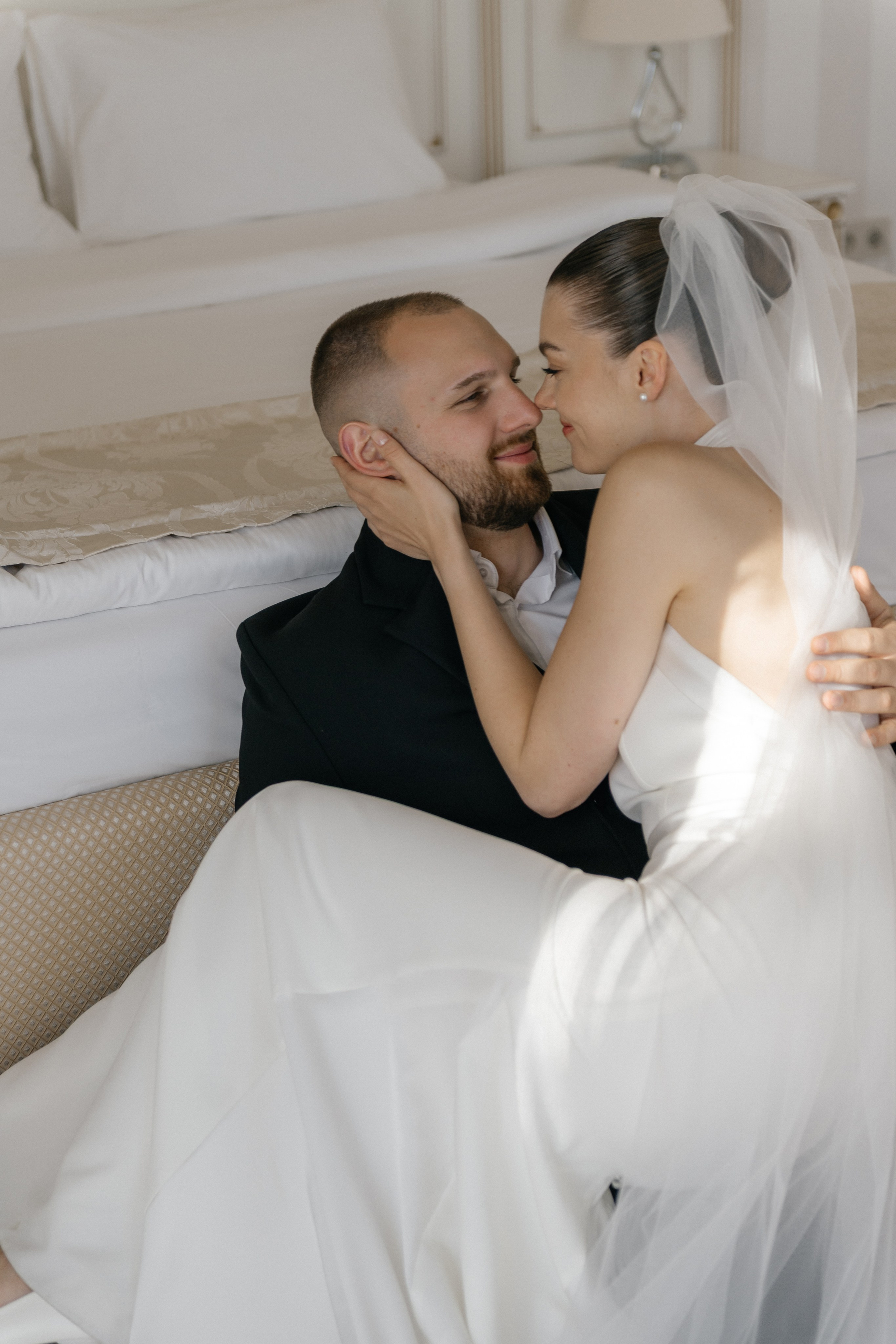 Wedding day in VERSAL PARK. Wedding PHOTOGRAPHER Andrew Vnukov