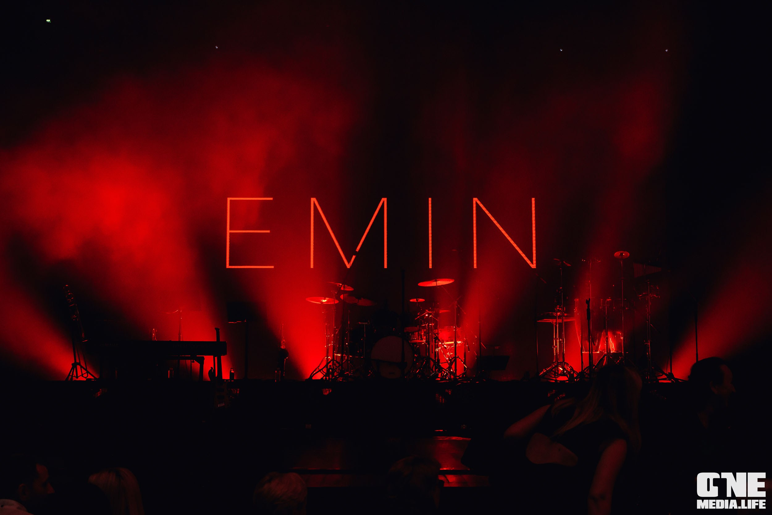 Фоторепортаж с концерта Эмина в Янтарь Холле. One Media Life: фоторепортажи, фотоотчеты с мероприятий и заведений