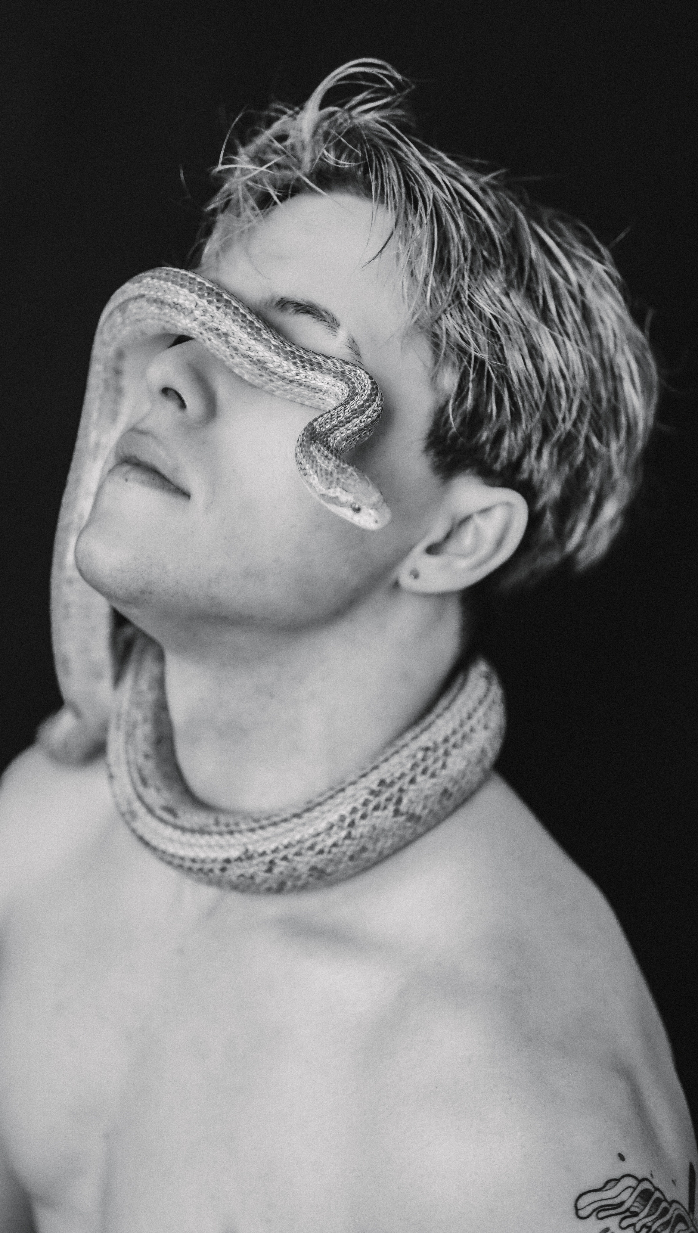 Смелый фотосет. Фотографирую женщин, мужчин и их отношения