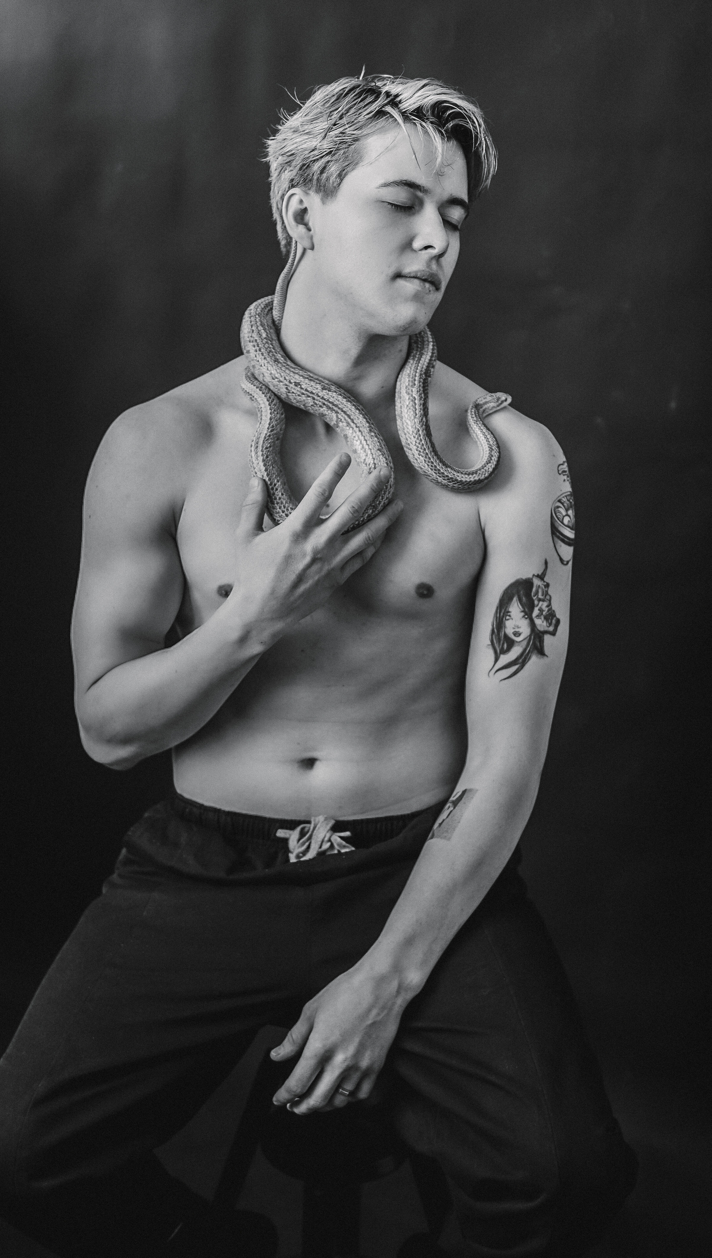 Смелый фотосет. Фотографирую женщин, мужчин и их отношения