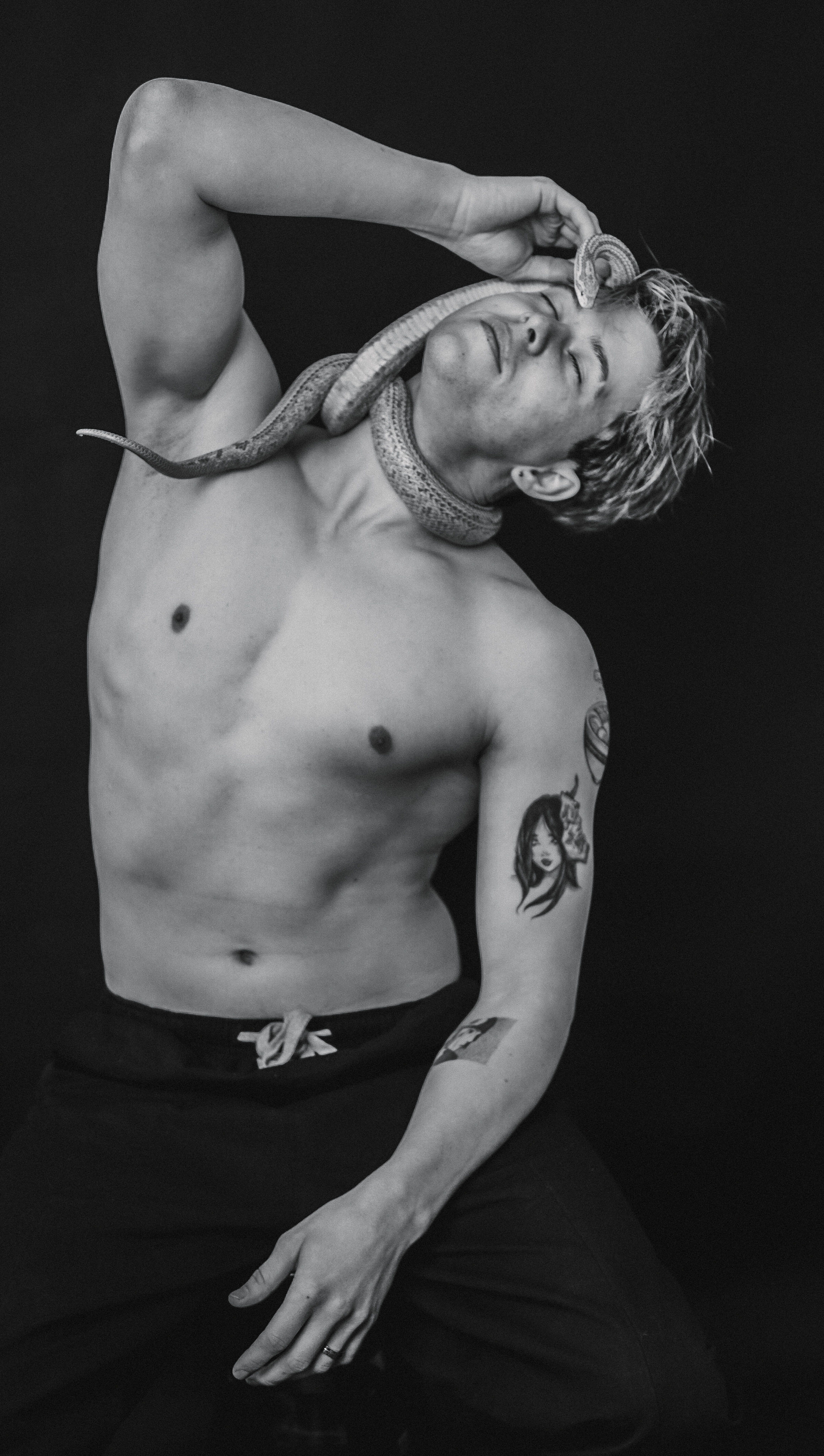 Смелый фотосет. Фотографирую женщин, мужчин и их отношения