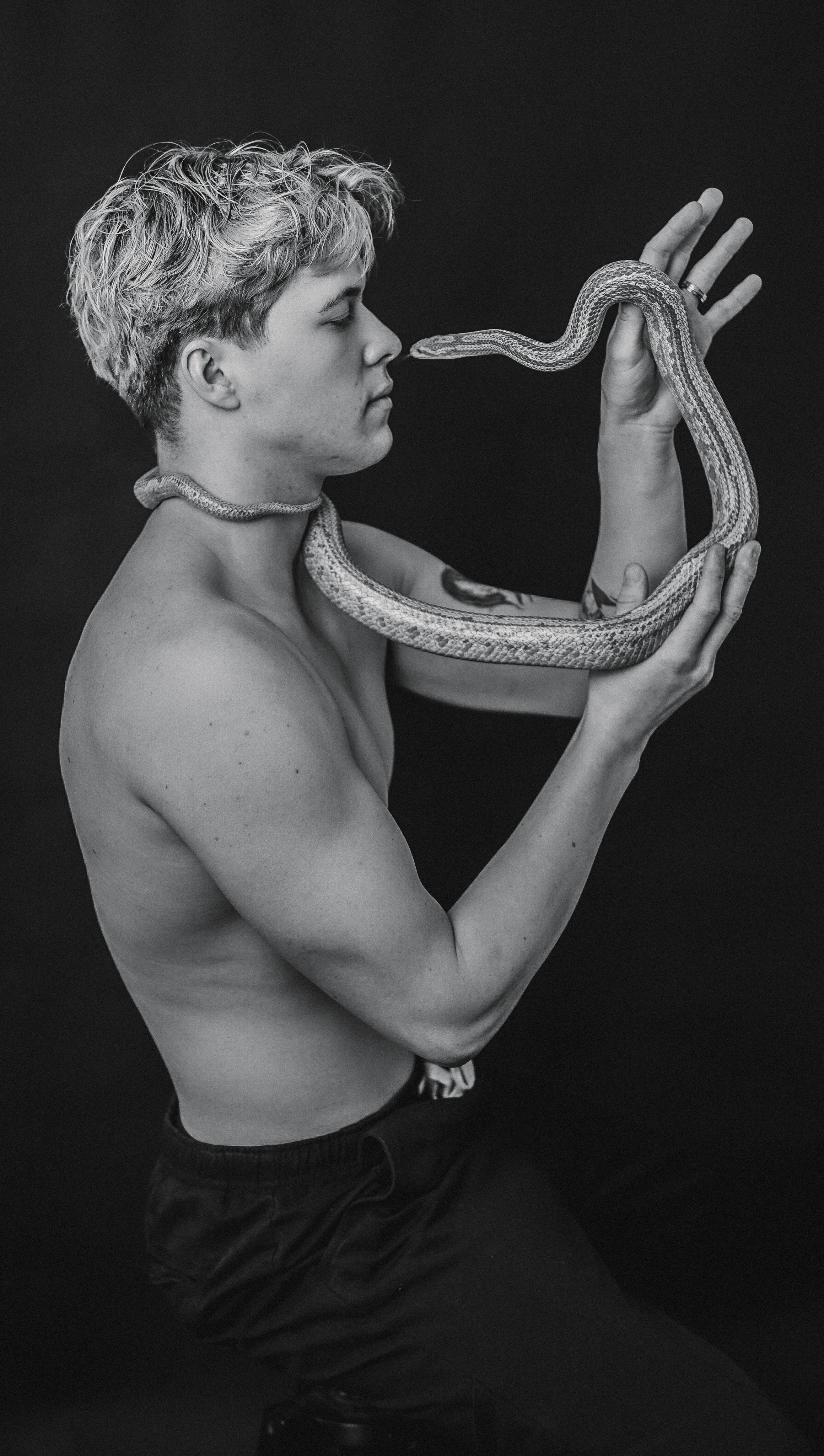 Смелый фотосет. Фотографирую женщин, мужчин и их отношения