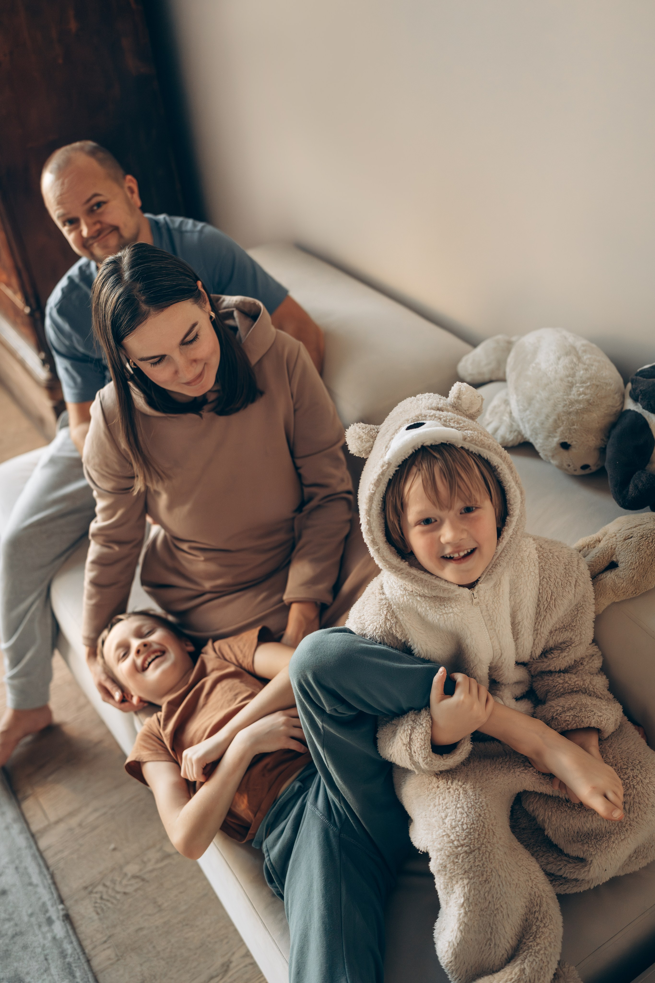 Семейная фотосессия в студии. Детский, семейный и ньюборн фотограф в Москве Юлия Шуарт