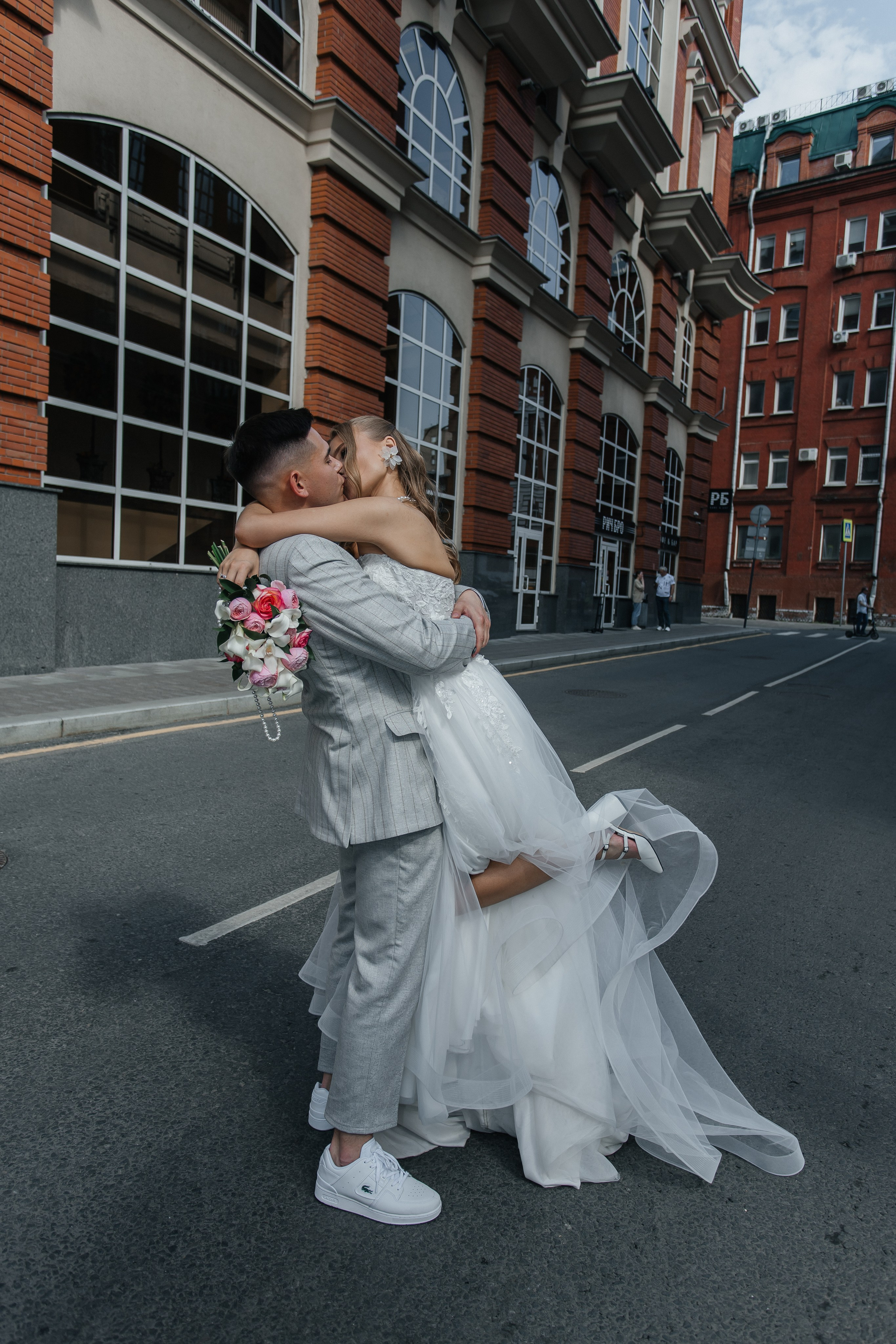Свадебная фотосессия Якиманка. Фотограф Антон Стренковский. Свадебная хроника в Москве