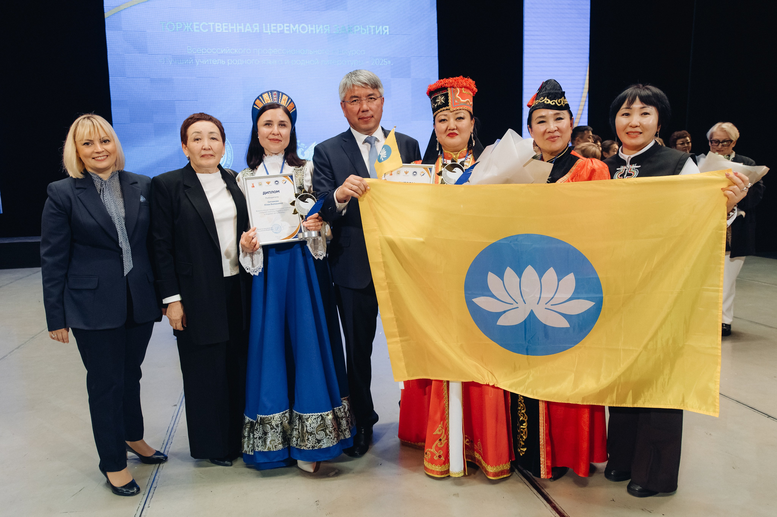 Лучший учитель родного языка и литературы 2025. Свадебный и семейный фотограф в Улан-Удэ