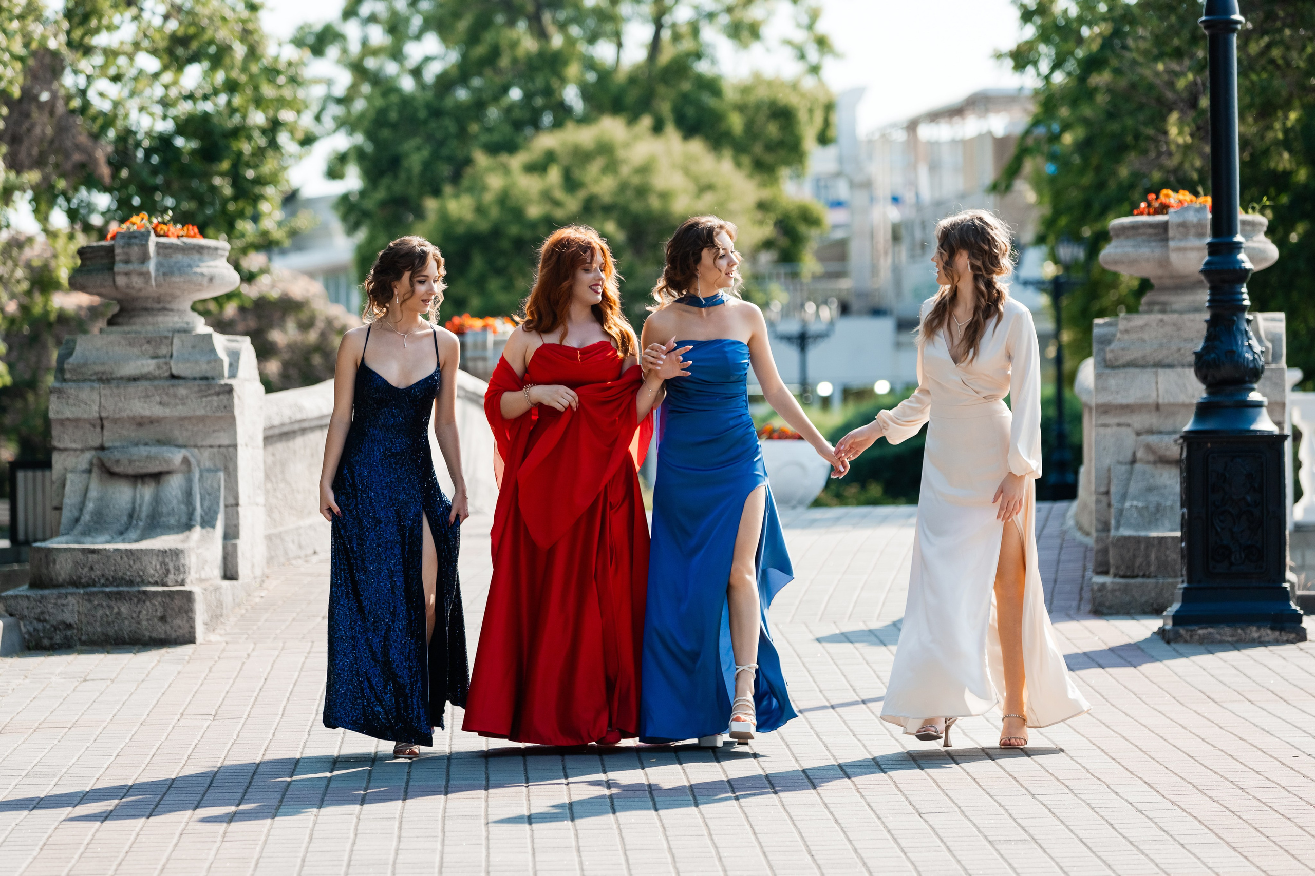 Фотосессия девушек выпускниц в вечерних платьях. Свадебный фотограф, фотосъемка в Крыму, Севастополе, Симферополе, Ялте