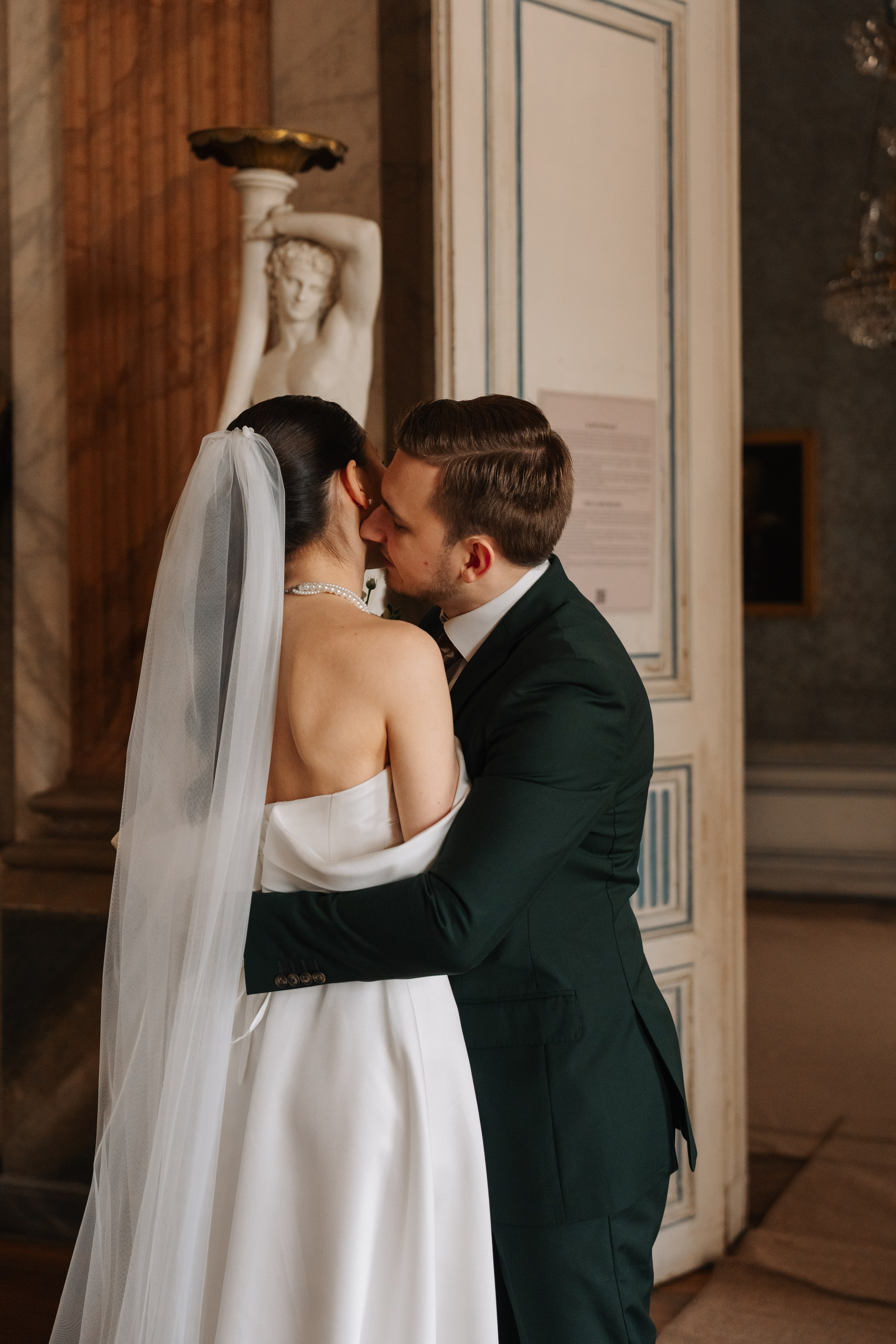 Влад и Илина в Кусково. Свадебный фотограф в Москве Анна Полушина