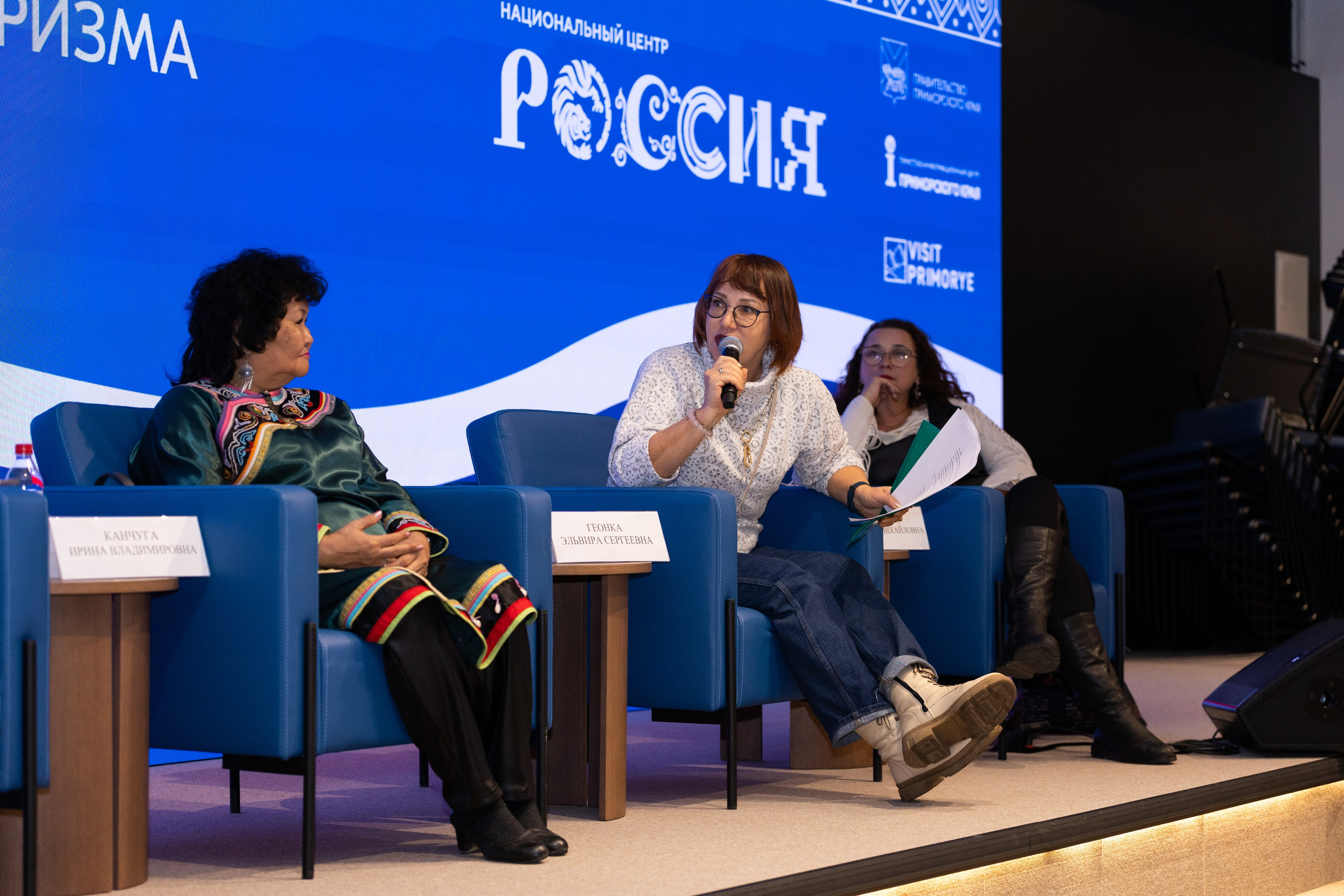 День народного единства в Национальном центре Россия. Олег Катакинов| Репортажный фотограф в городе у моря (Владивосток)