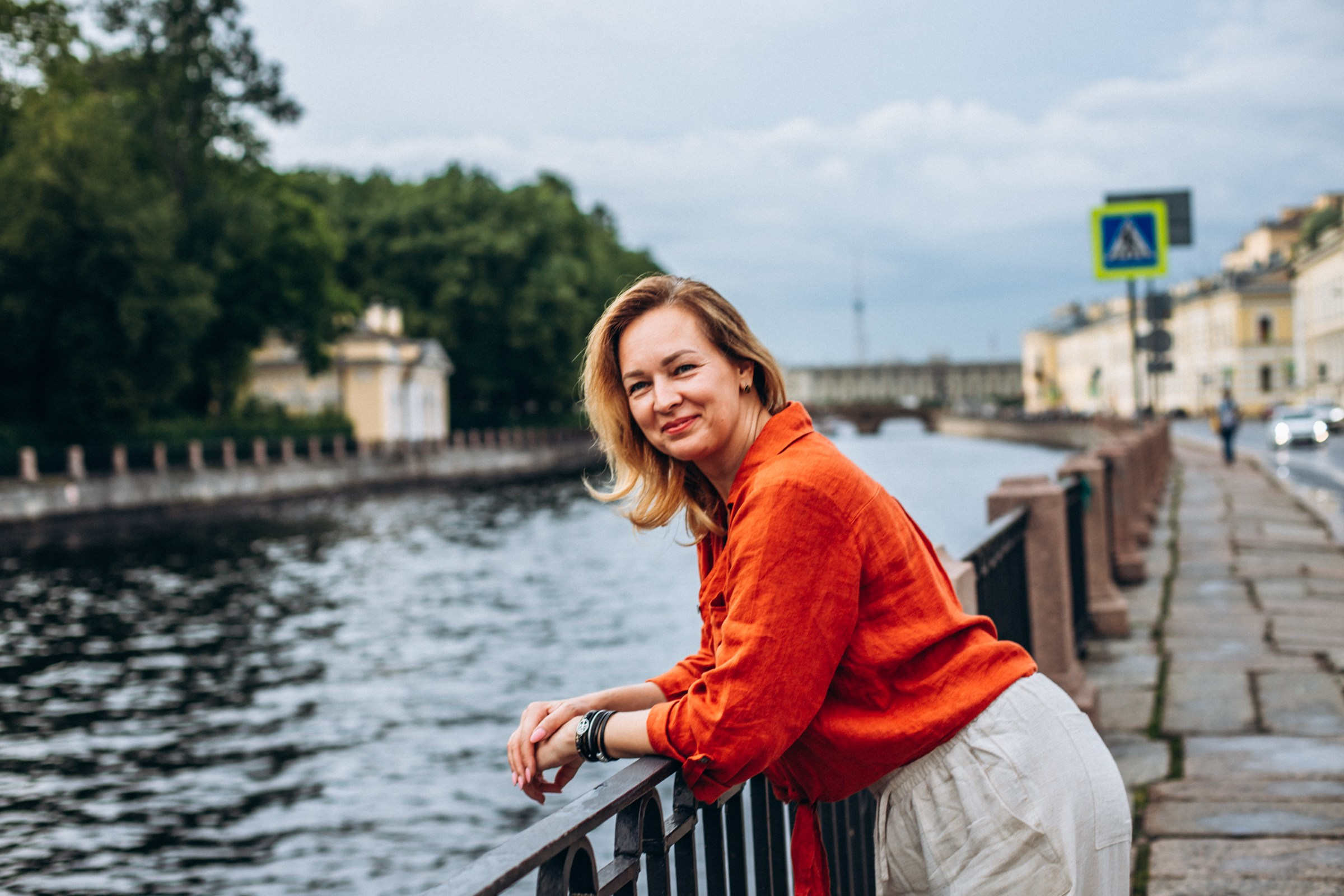 Наталья и Дарья в июле. Фотопрогулка в Петербурге. Индивидуальный и семейный фотограф в Санкт-Петербурге