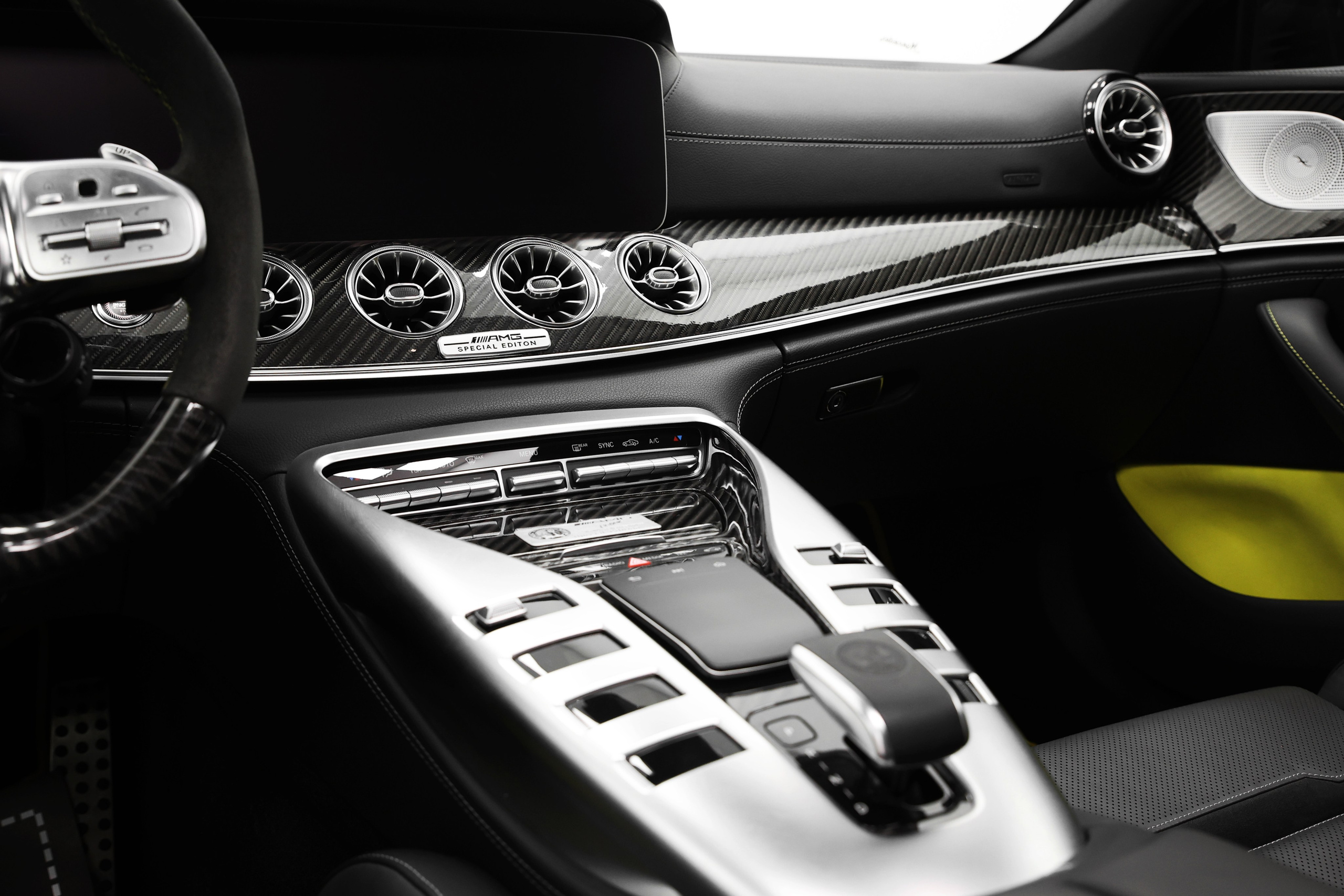 2019 MERCEDES BENZ GT63s AMG. Mixturecaptures