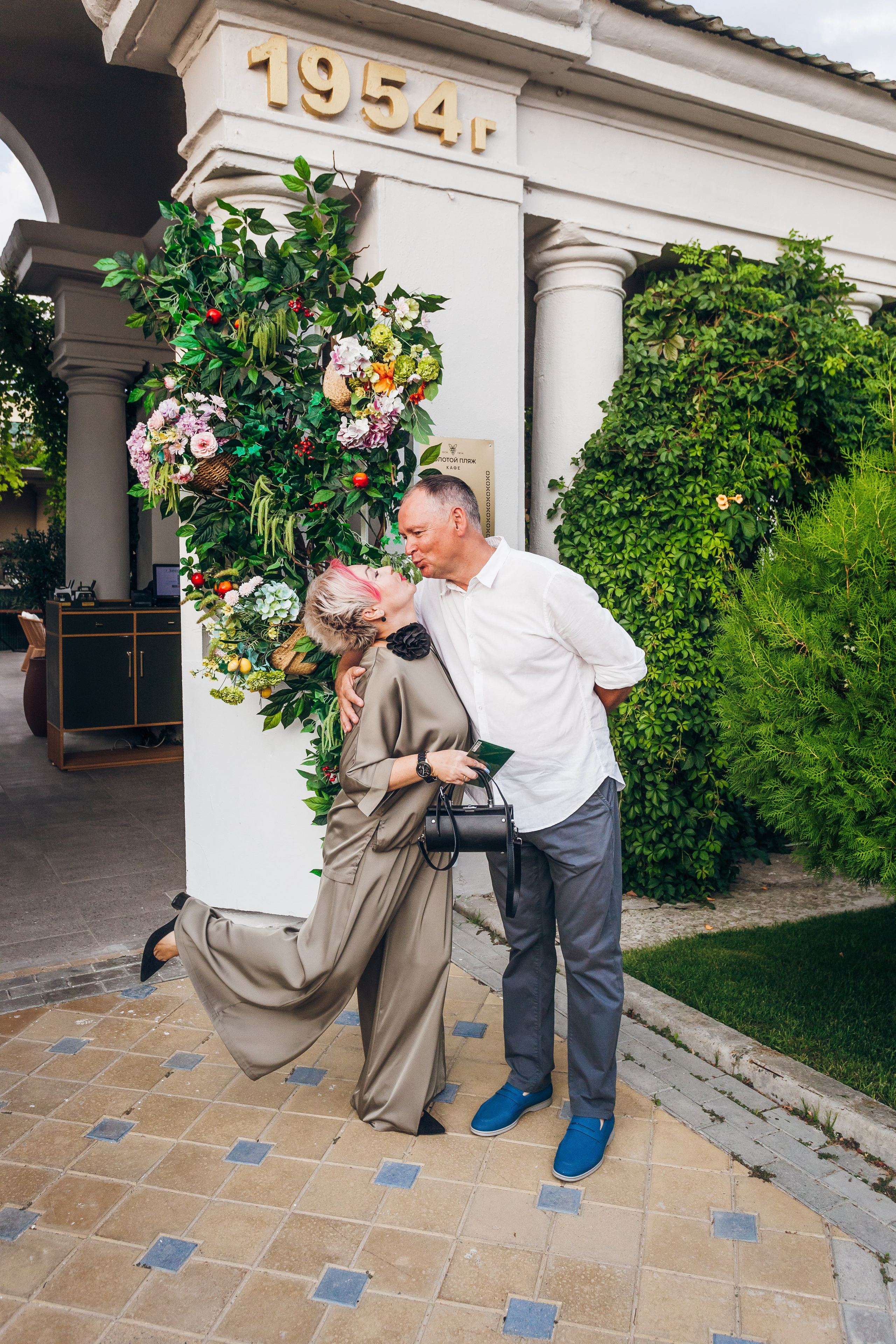 День рождение в уютном ресторане. Фотограф Денис Денисов