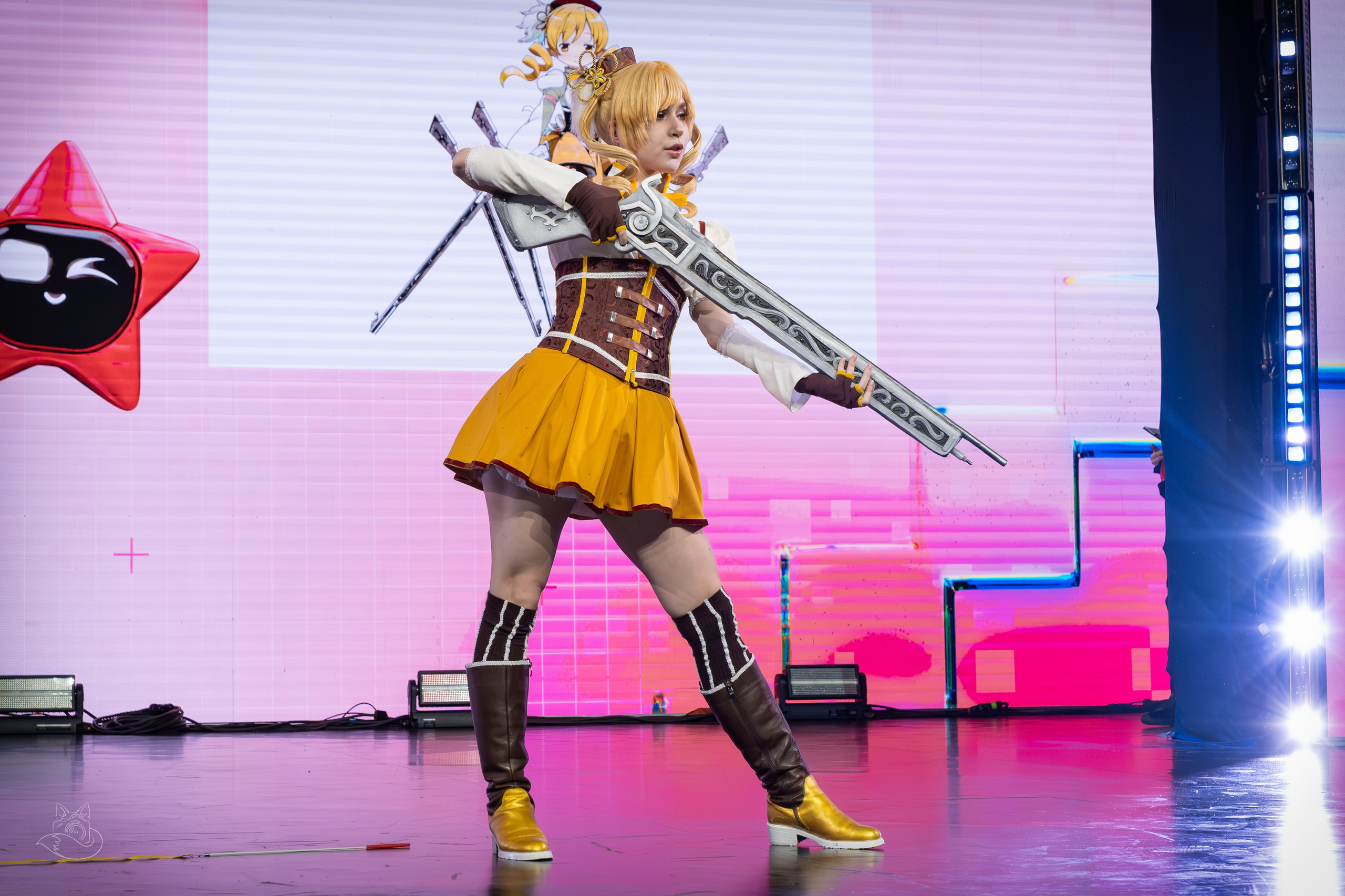 Сцена РЭД ЭКСПО 2024. Косплей фотограф