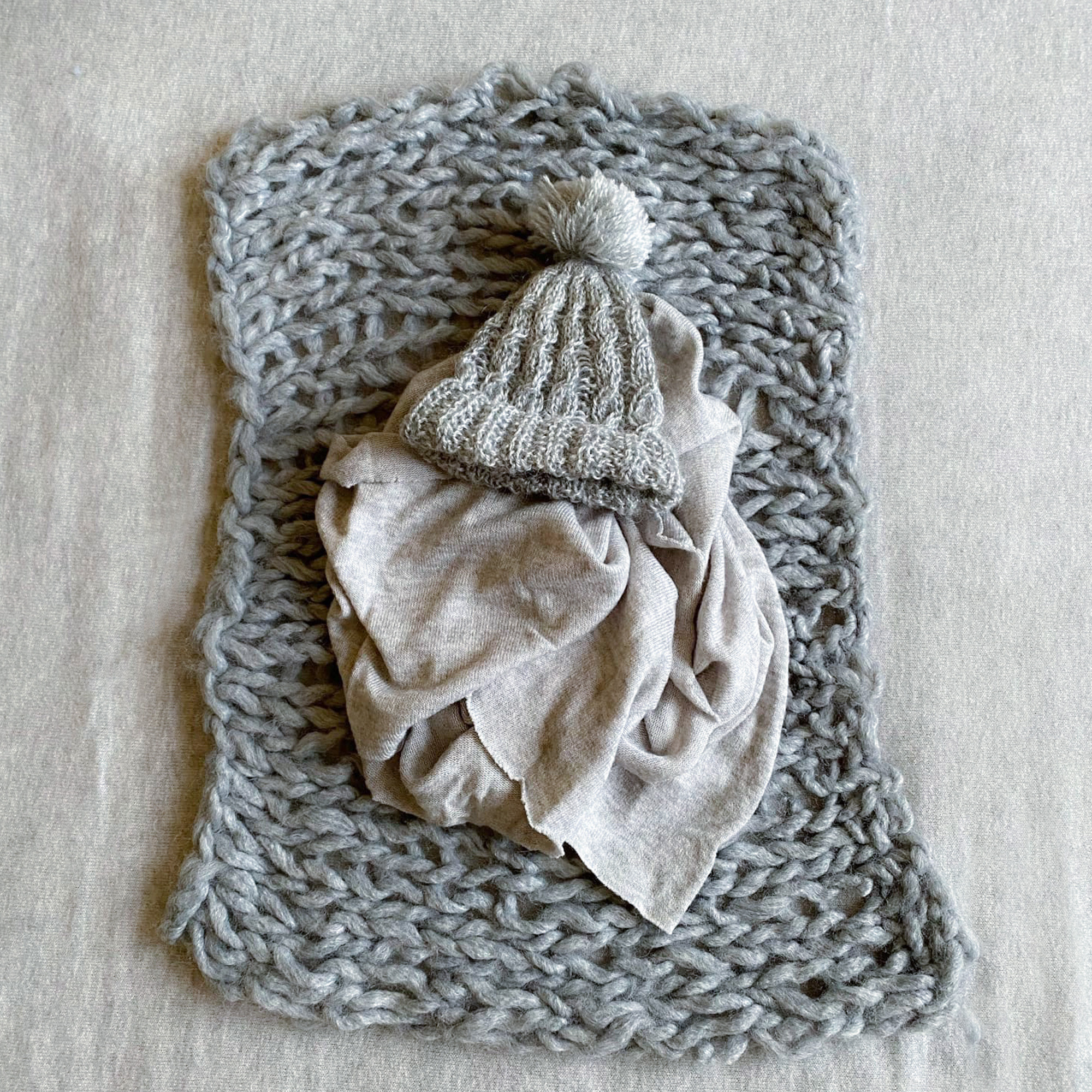 Костюмчики и фоны. Фотограф новорожденных в г. Миасс Анна Плотникова