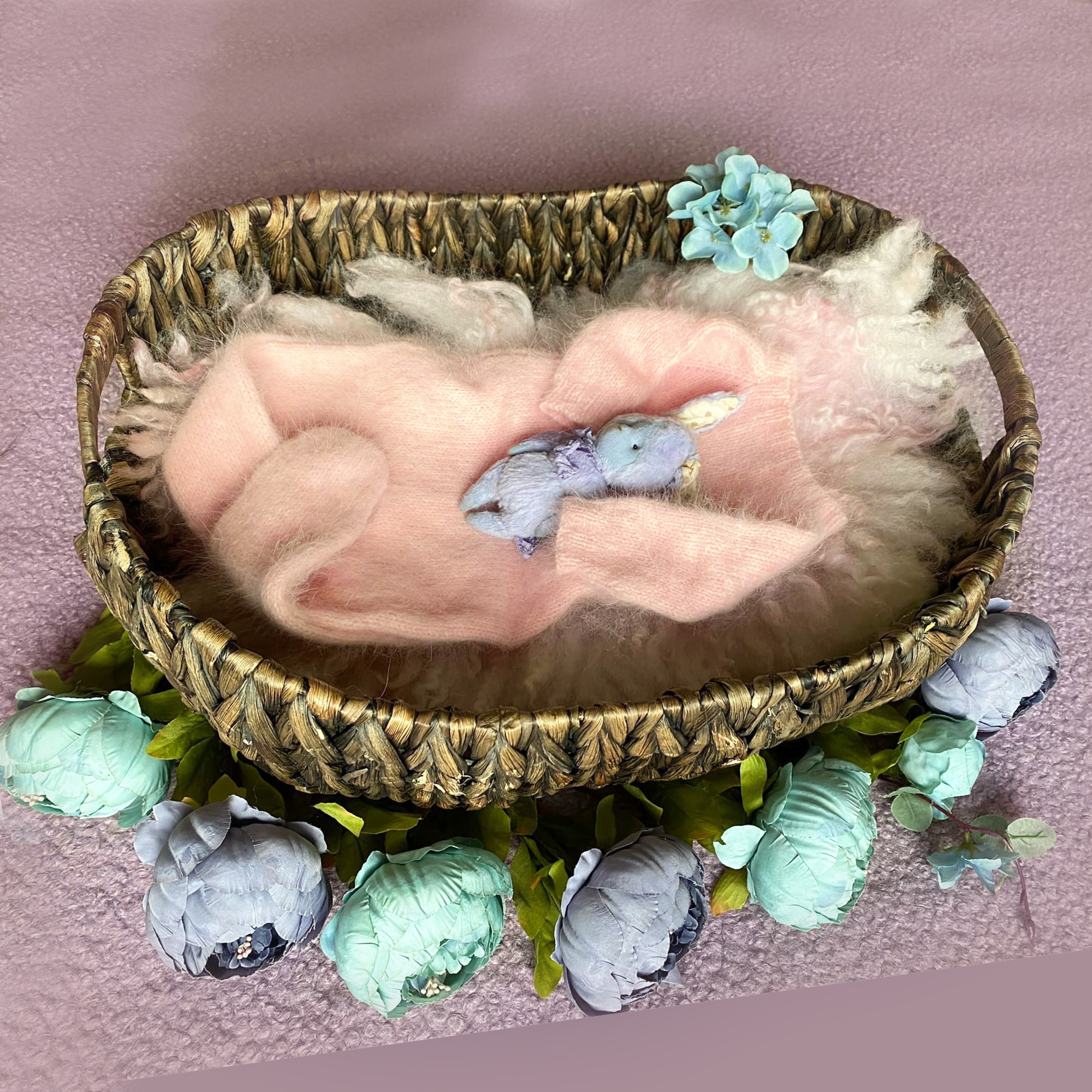 Костюмчики и фоны. Фотограф новорожденных в г. Миасс Анна Плотникова