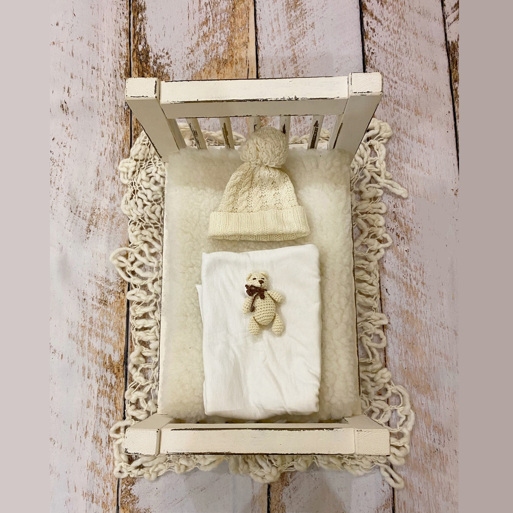 Костюмчики и фоны. Фотограф новорожденных в г. Миасс Анна Плотникова