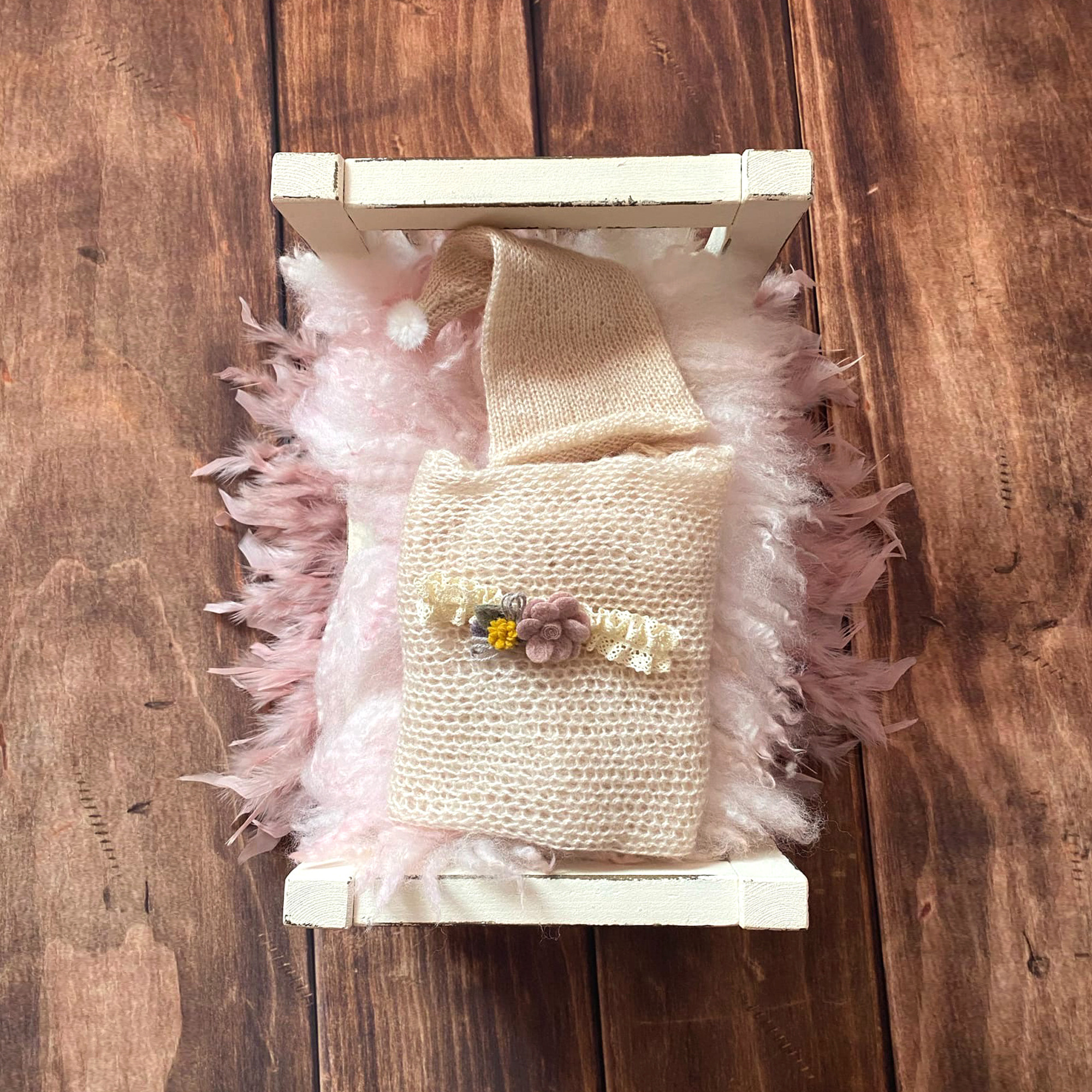 Костюмчики и фоны. Фотограф новорожденных в г. Миасс Анна Плотникова