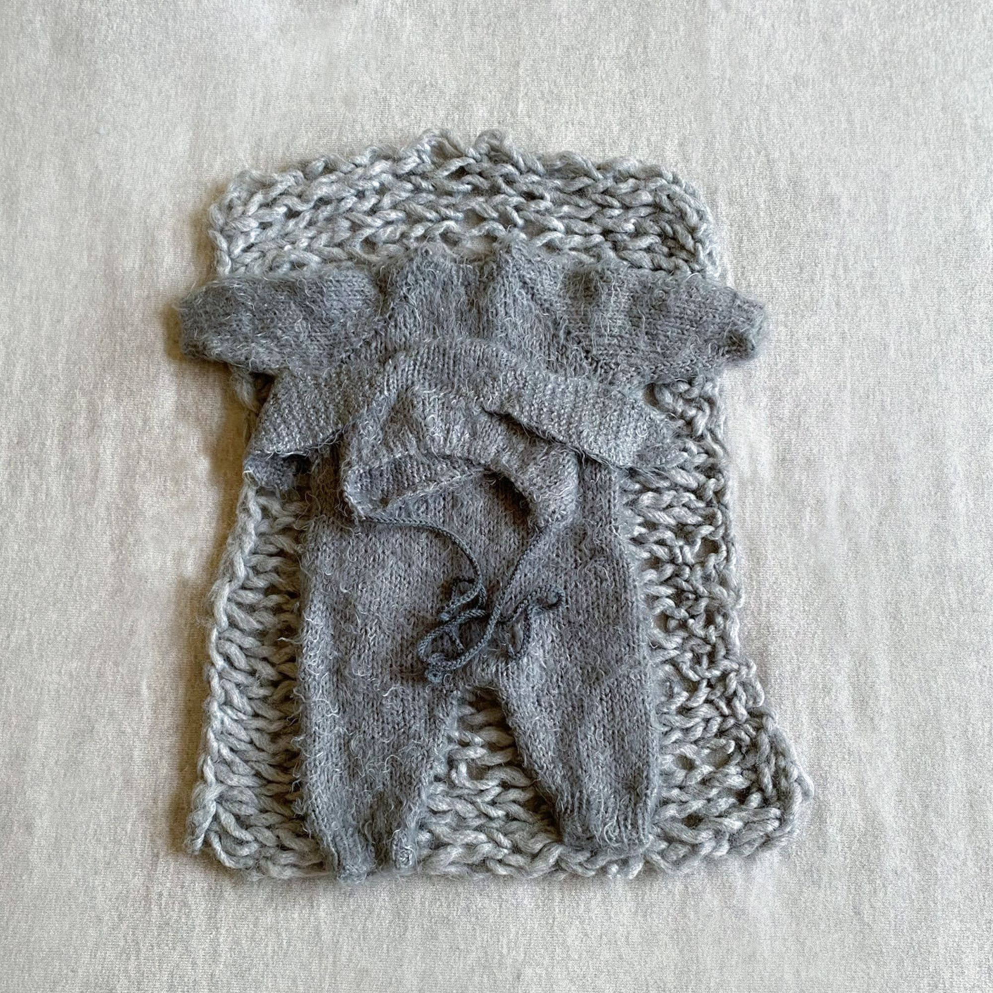 Костюмчики и фоны. Фотограф новорожденных в г. Миасс Анна Плотникова