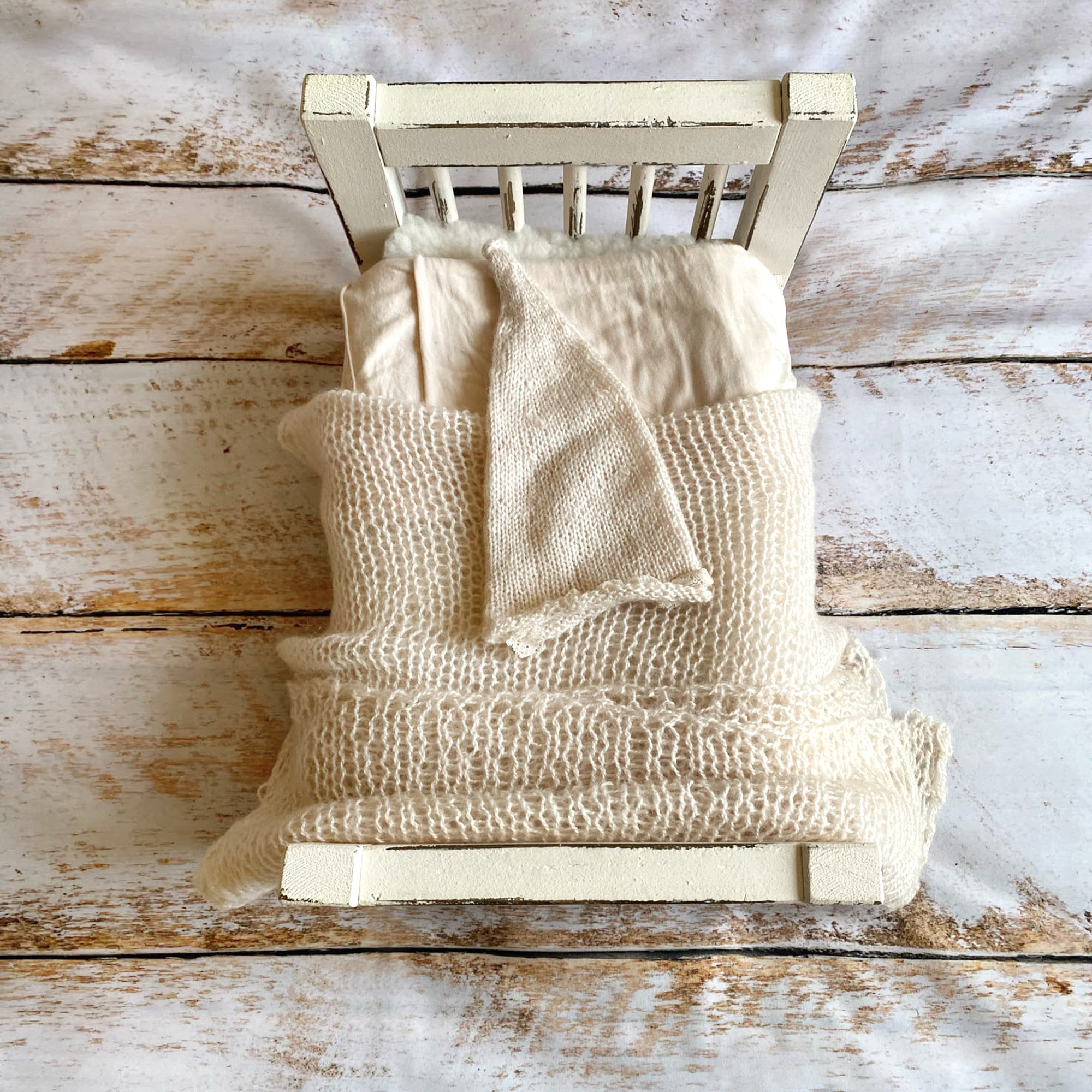 Костюмчики и фоны. Фотограф новорожденных в г. Миасс Анна Плотникова