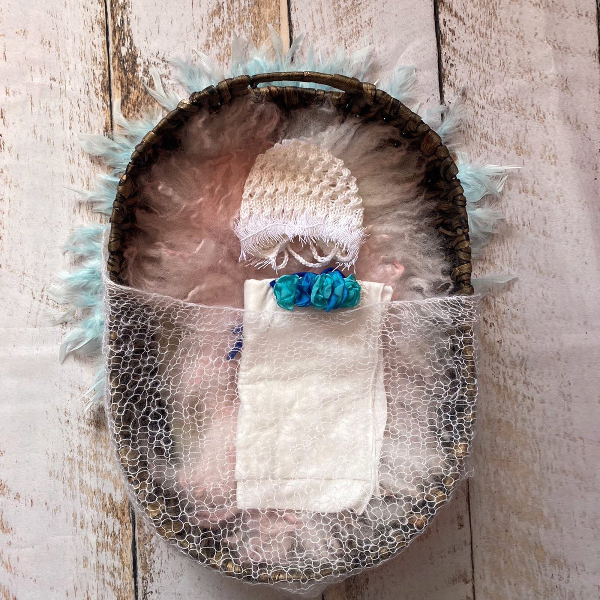 Костюмчики и фоны. Фотограф новорожденных в г. Миасс Анна Плотникова