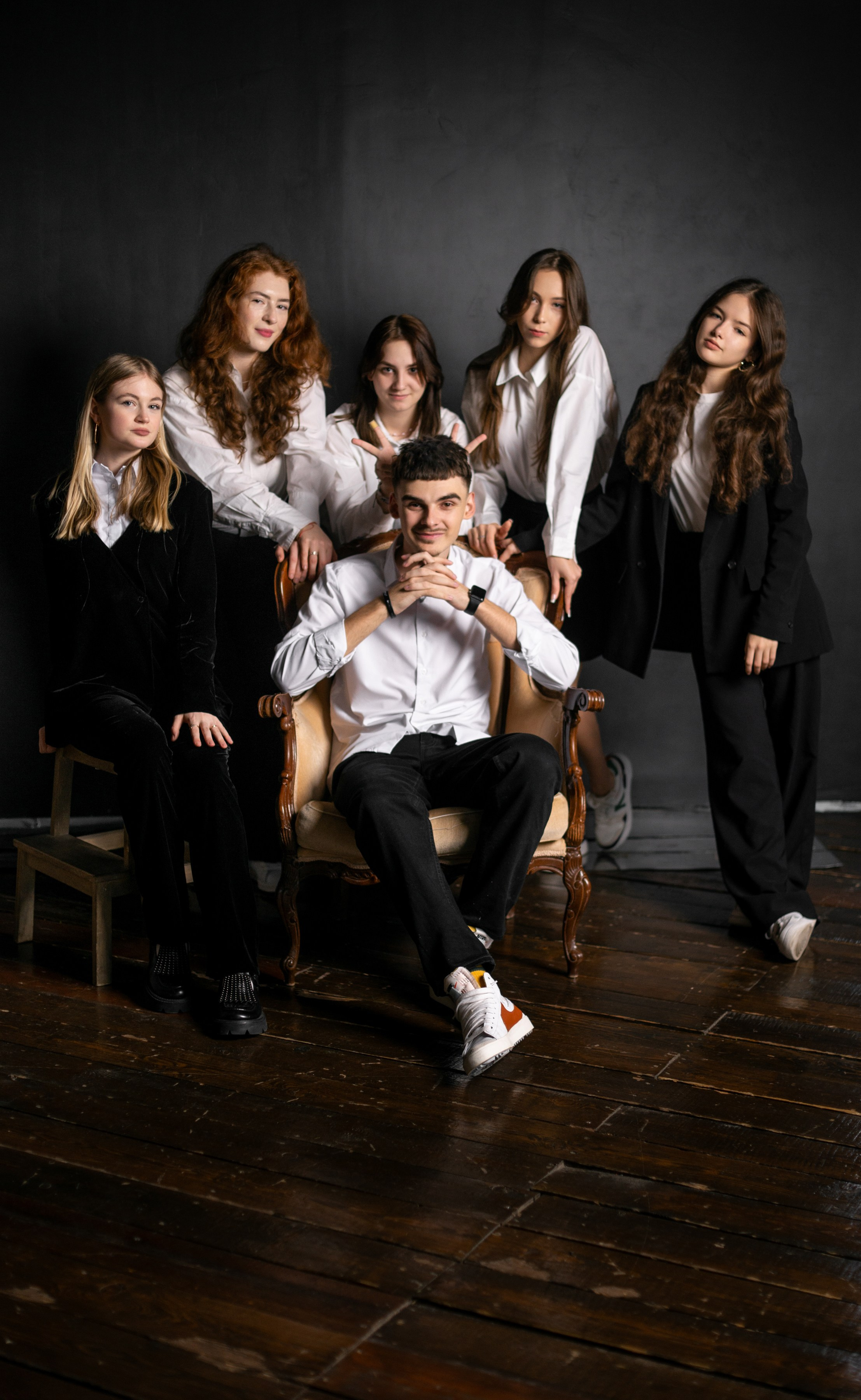 Сьемка в студии на черном фоне. Ольга Плаксина фотограф в Саратове