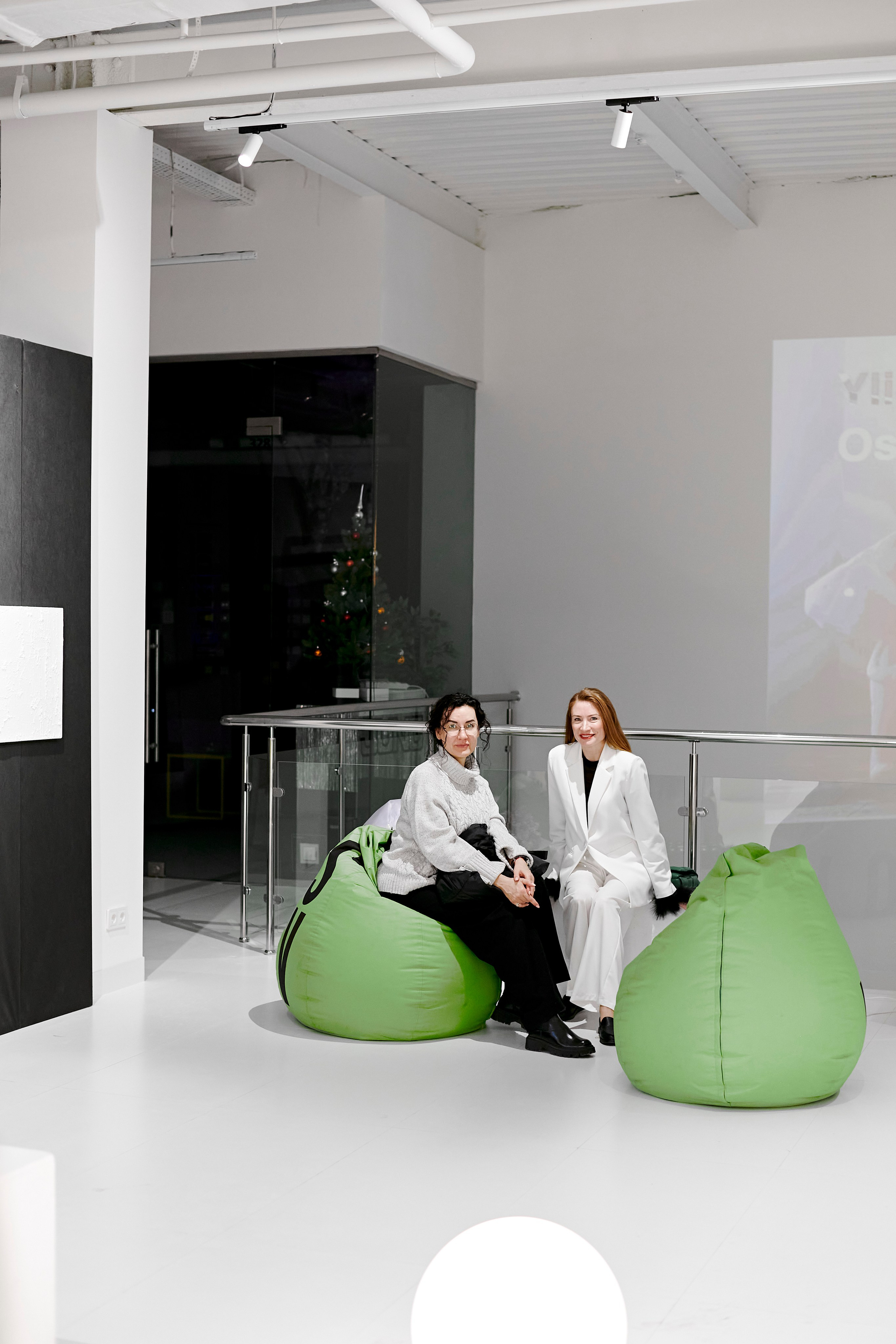 The Holst. Выставка Юлии Остапенко. Фотограф Постольник Дарья