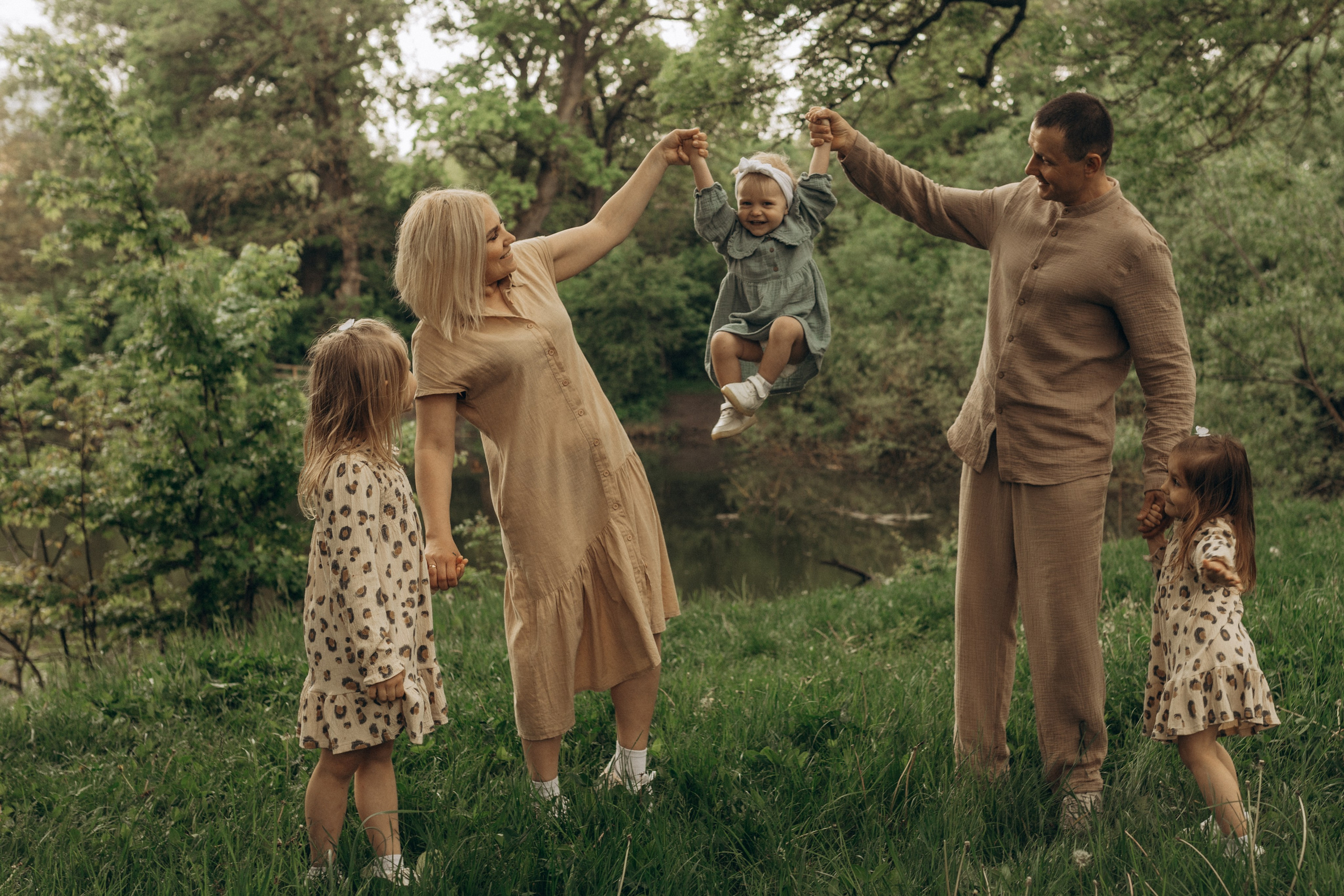 Фотосессия под летним дождем с Алексеем, Юлией и их доченьками. Фотограф в Ставрополе Svetlana Matveeva