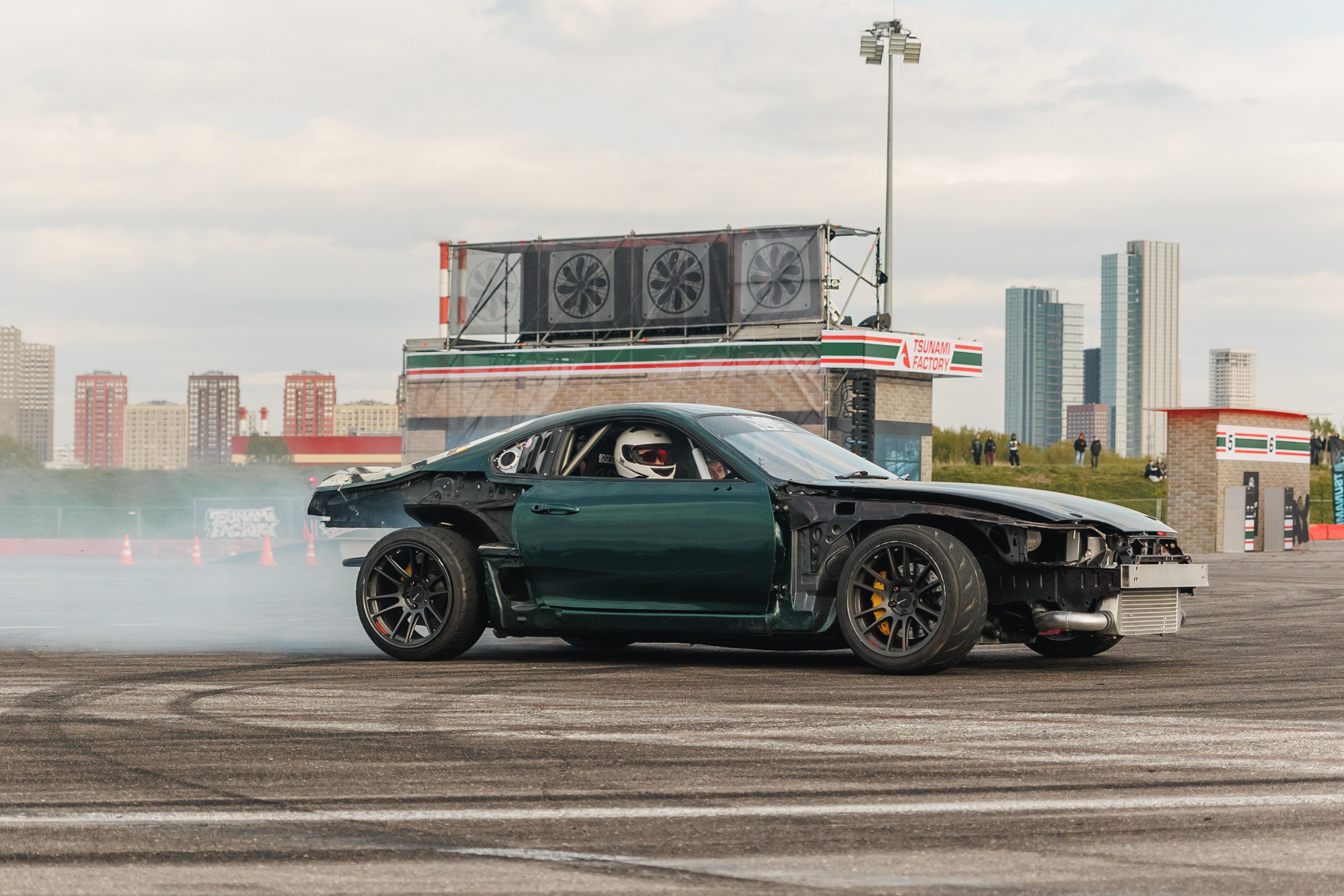 Выставка и дрифт машин. Репортажный фотограф. Москва. Алина Ланская