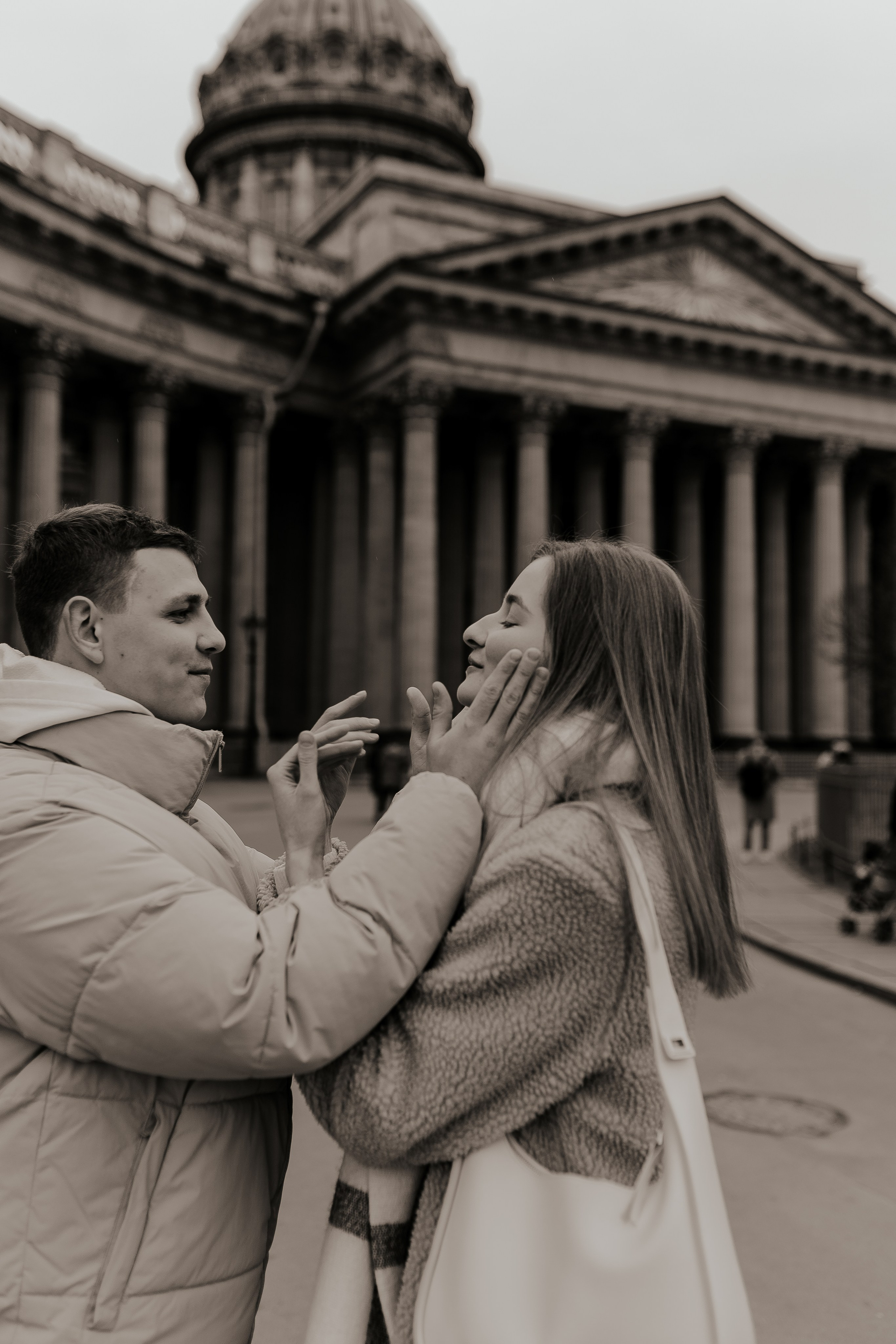 Лавстори у Казанского собора. Фотограф в Санкт-Петербурге Лиза Семченкова