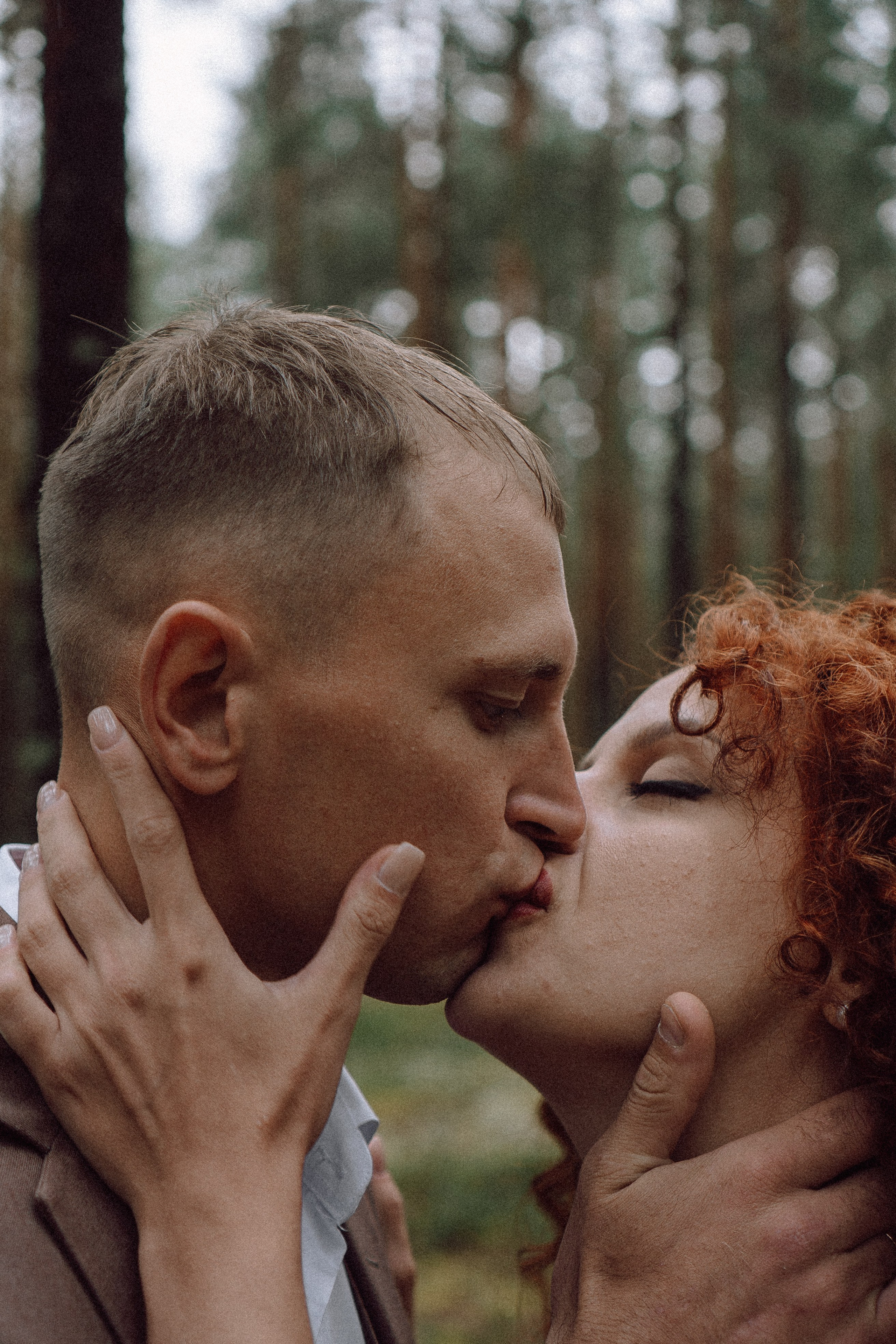 СВАДЕБНАЯ ФОТОСЕССИИЯ ПАРЫ В ГОРОДЕ ПРИОЗЕРСК В СОСНОВОМ ЛЕСУ И С ПИКАПОМ. Профессиональный фотограф, Санкт-Петербург — Виктория Богомолова