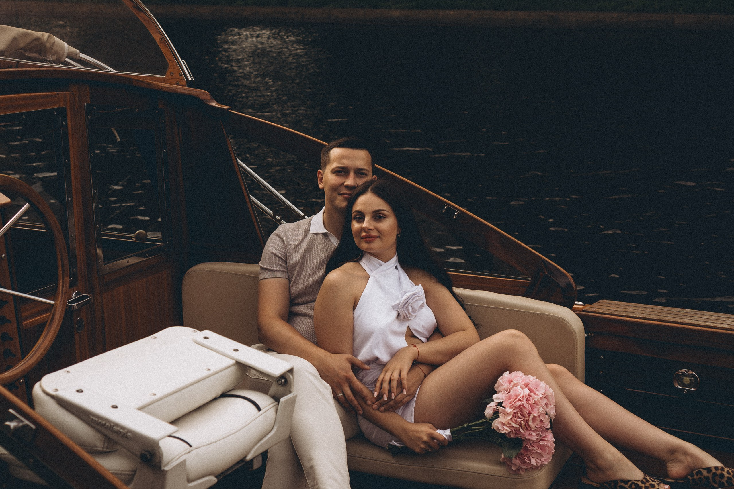 СВАДЕНБНАЯ СЬЕМКА НА КАТЕРЕ ПО КАНАЛАМ САНКТ-ПЕТЕРБУРГА И В АКВАТОРИИ НЕВЫ. Профессиональный фотограф, Санкт-Петербург — Виктория Богомолова