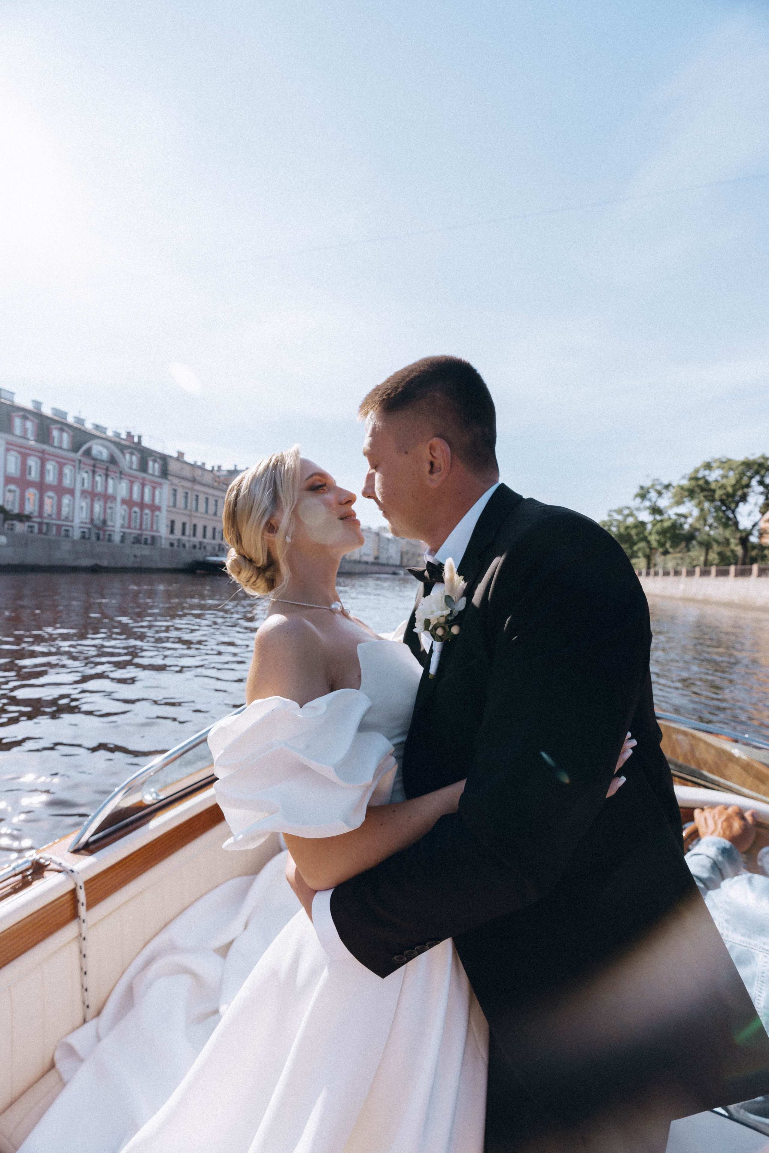 СВАДЕНБНАЯ СЬЕМКА НА КАТЕРЕ ПО КАНАЛАМ САНКТ-ПЕТЕРБУРГА И В АКВАТОРИИ НЕВЫ. Профессиональный фотограф, Санкт-Петербург — Виктория Богомолова