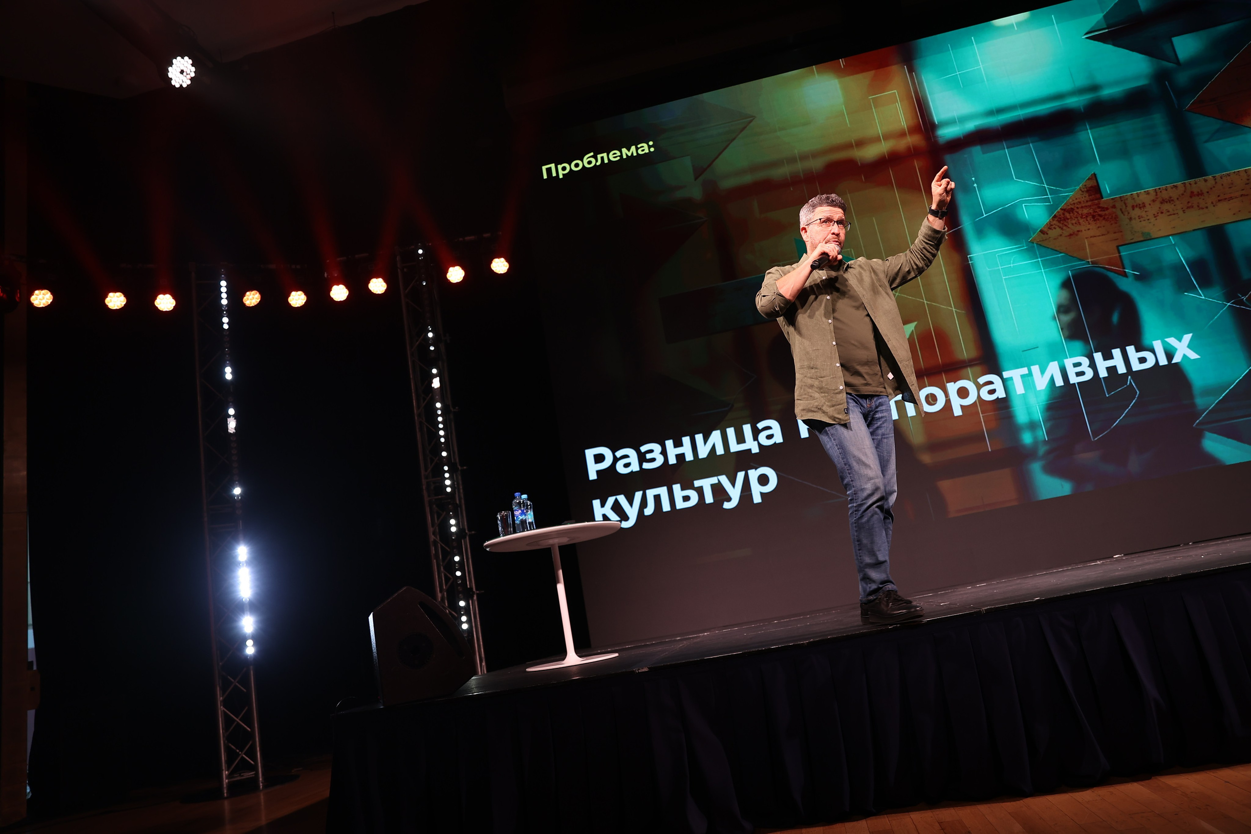 Оскар Хартманн. Business standup тур. Александра, репортажный и событийный фотограф
