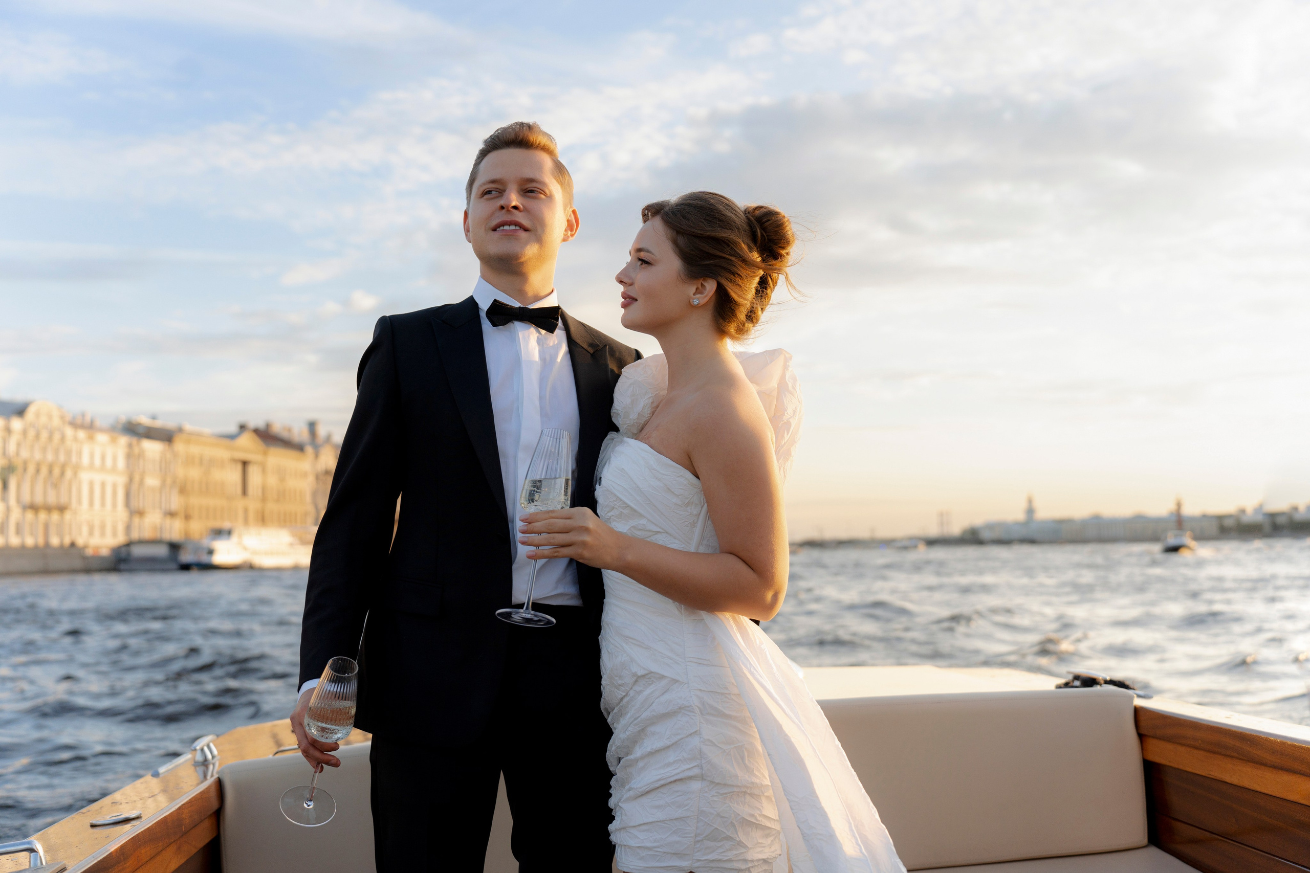 Настя и Лёша. Прогулка по Питеру. Катер. На цифру и плёнку. Свадебный фотограф Катерина Чулкова