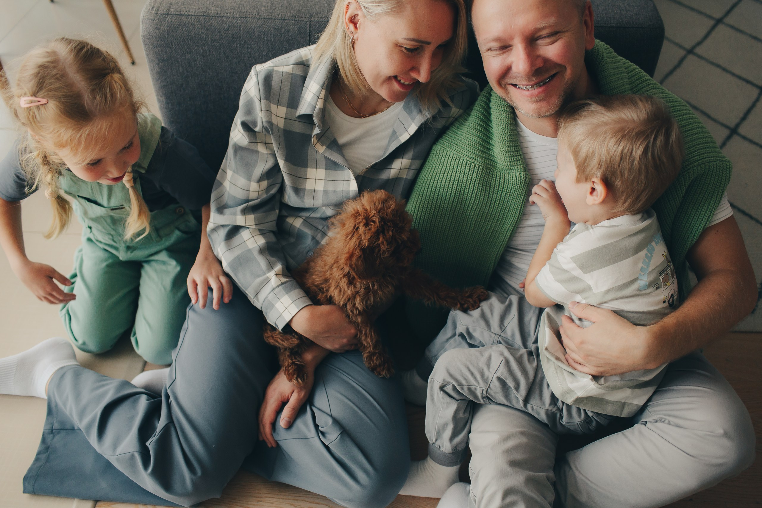 Семейная фотосессия со щенком. Фотограф Евгения Мальцева, Архангельск