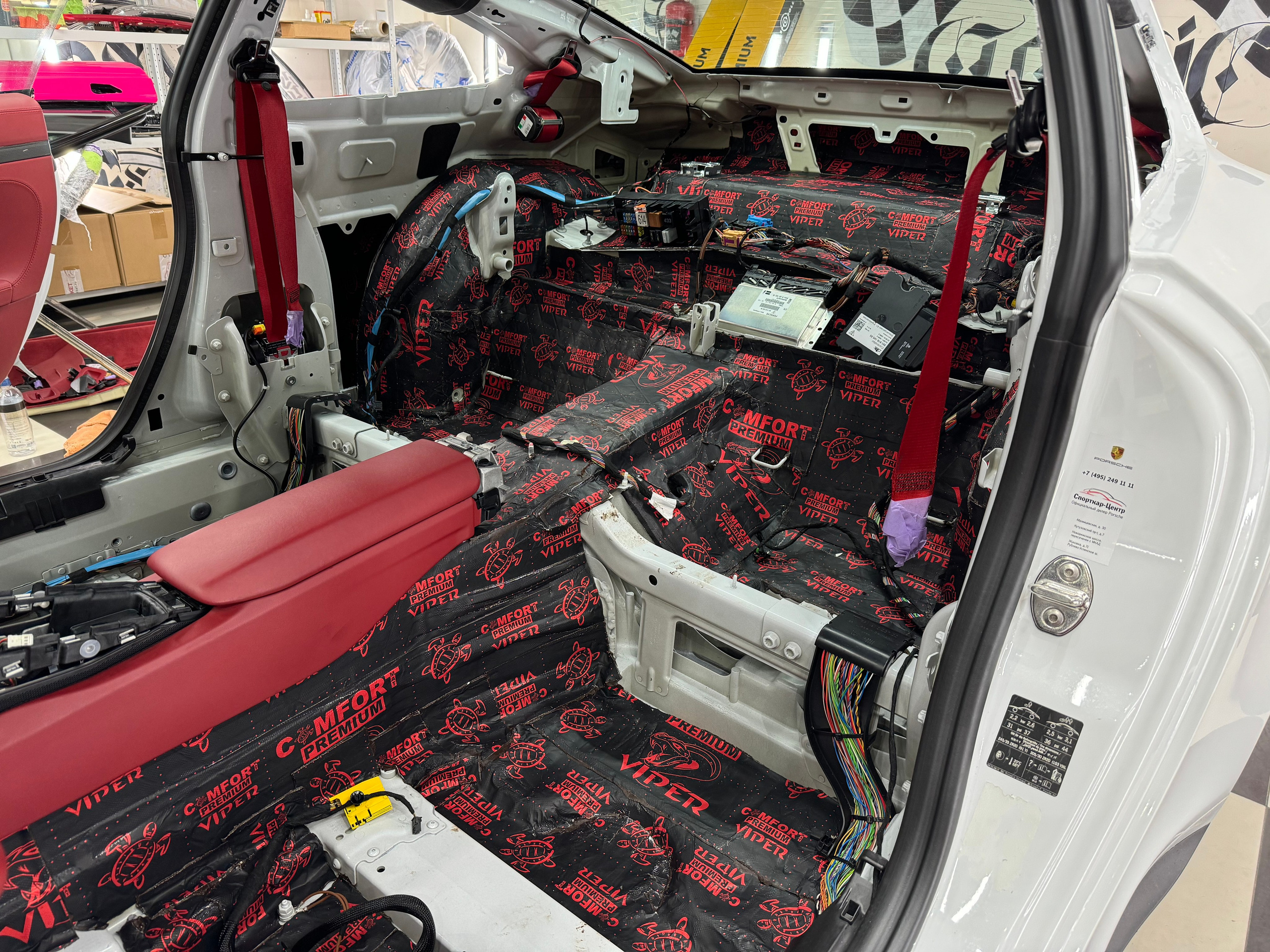 Сделать шумоизоляцию. Студия дизайна и оклейки авто Barmaley Design