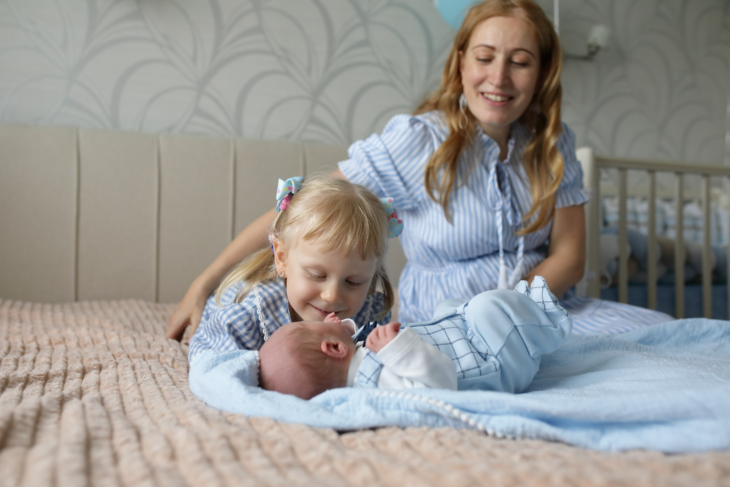 Выписка из роддома. Свадебный и семейный фотограф и видеограф в Екатеринбурге Полянские Тимур и Анастасия