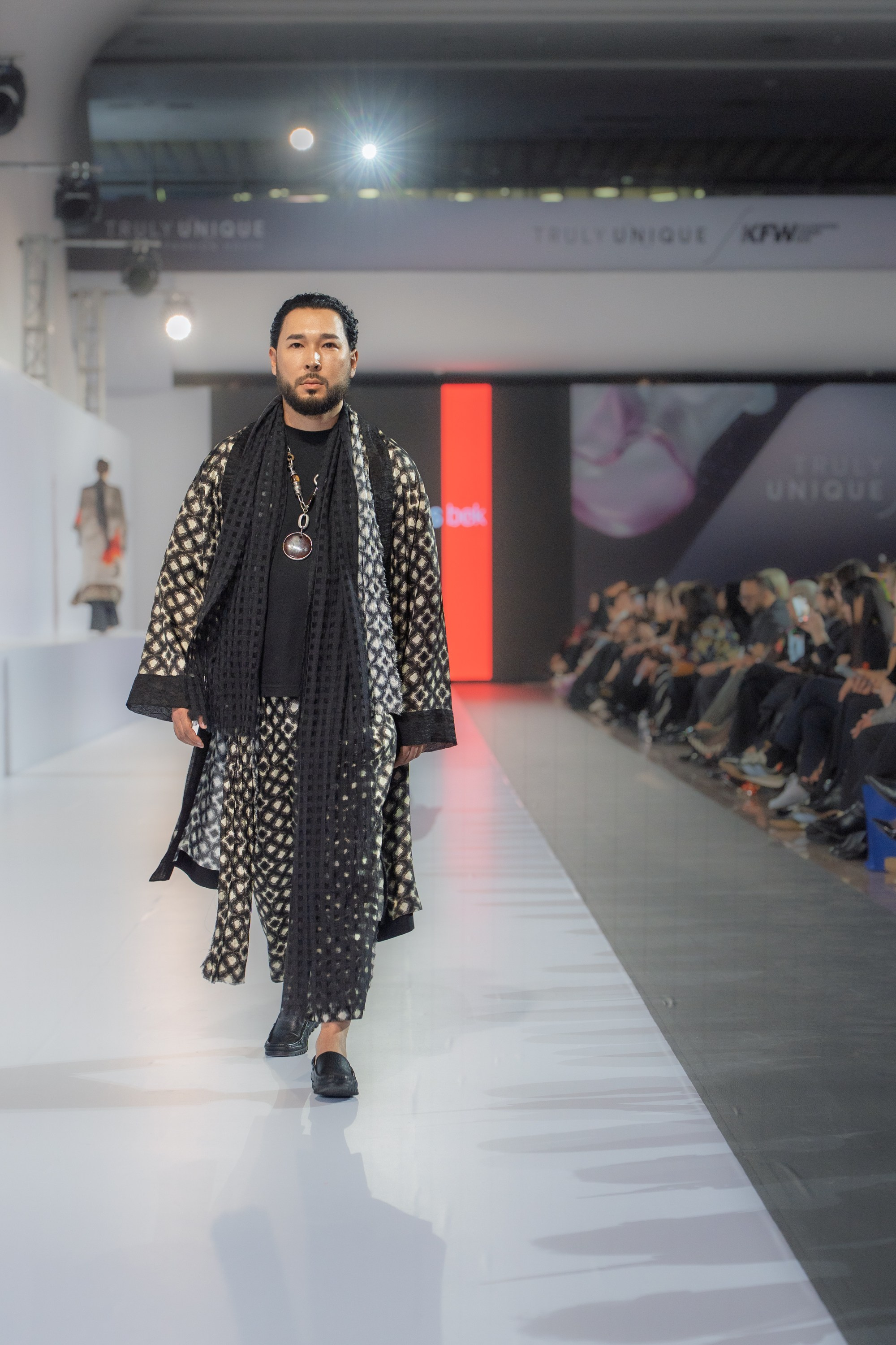 Yerlan Zholdasbek. Сайт Алматинского НЮ АРТ, будуар и фэшн фотографа Дениса Карпенко