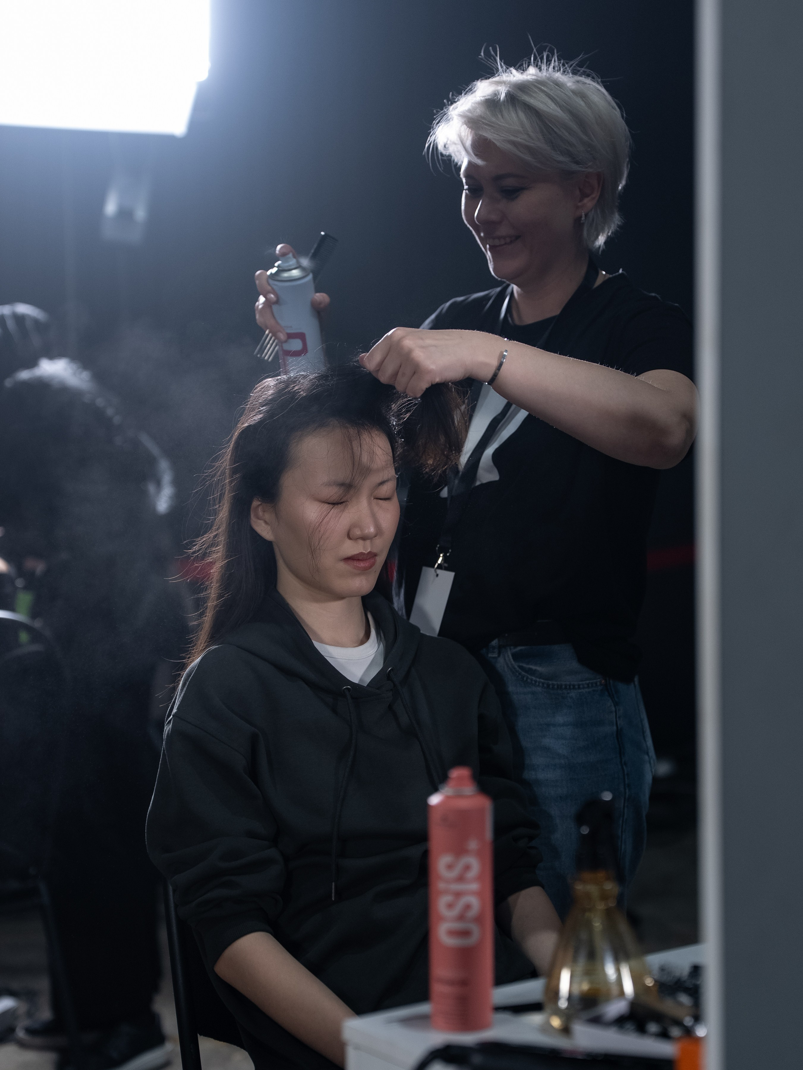 Visa Fashion Week Pre-Fall 2026 April BackStage Day 1. Сайт Алматинского НЮ АРТ, будуар и фэшн фотографа Дениса Карпенко