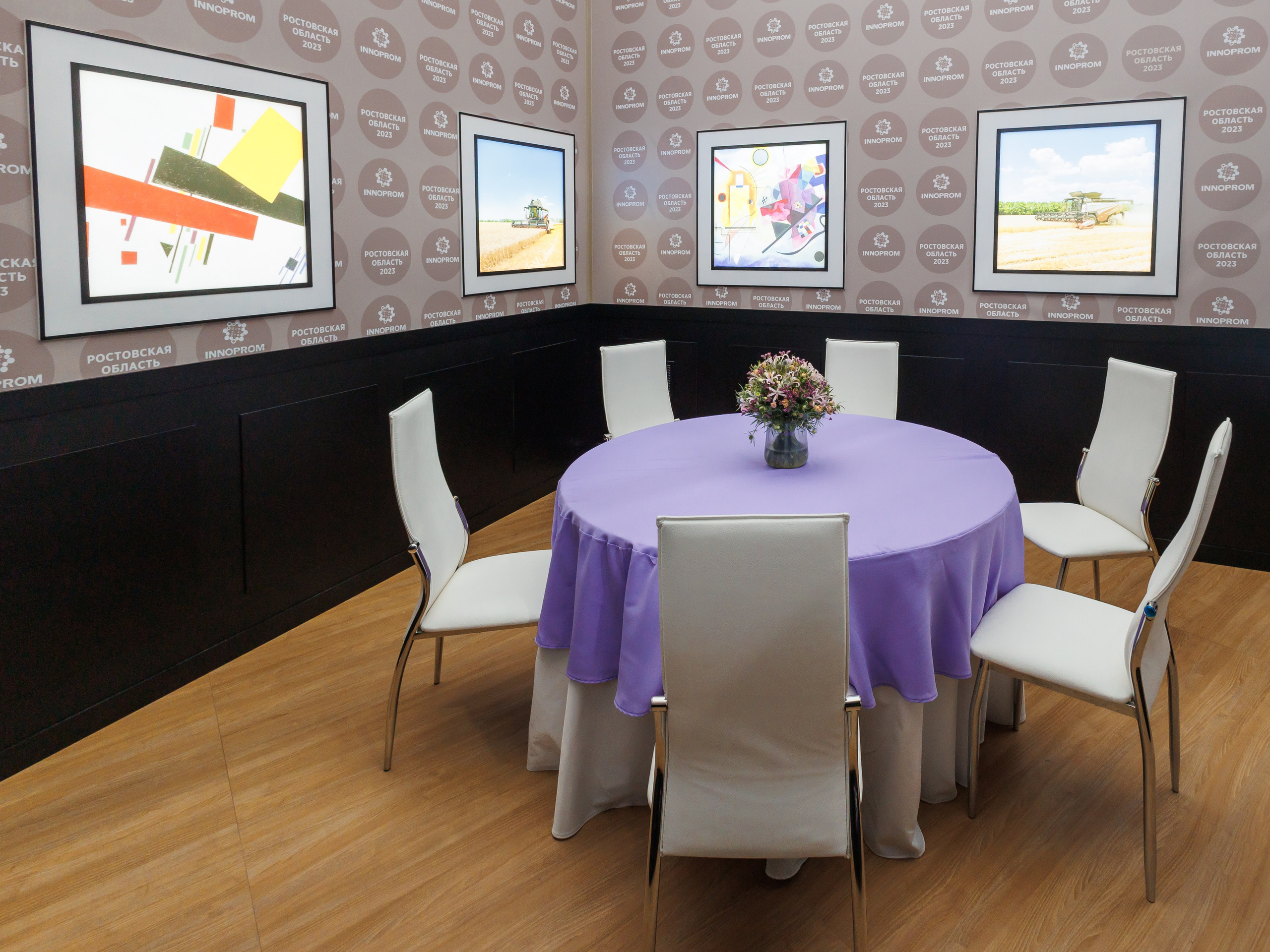 Интерьерная съемка стендов на выставке «Иннопром»