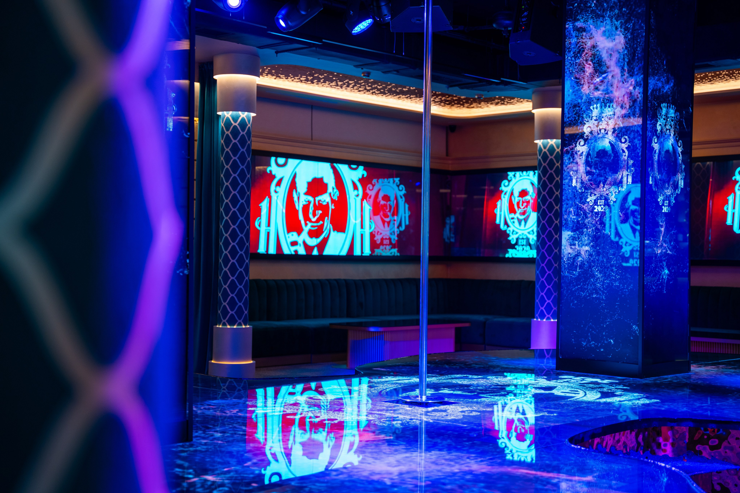 Фотосъемка интерьера стриптиз-клуба Hefner — элитный клуб Краснодара. Интерьерная фотосъемка клуба Hefner в Краснодаре — профессионально. Шедевры для Вас! Фотограф и Видеограф в Краснодаре Пахиев Руслан