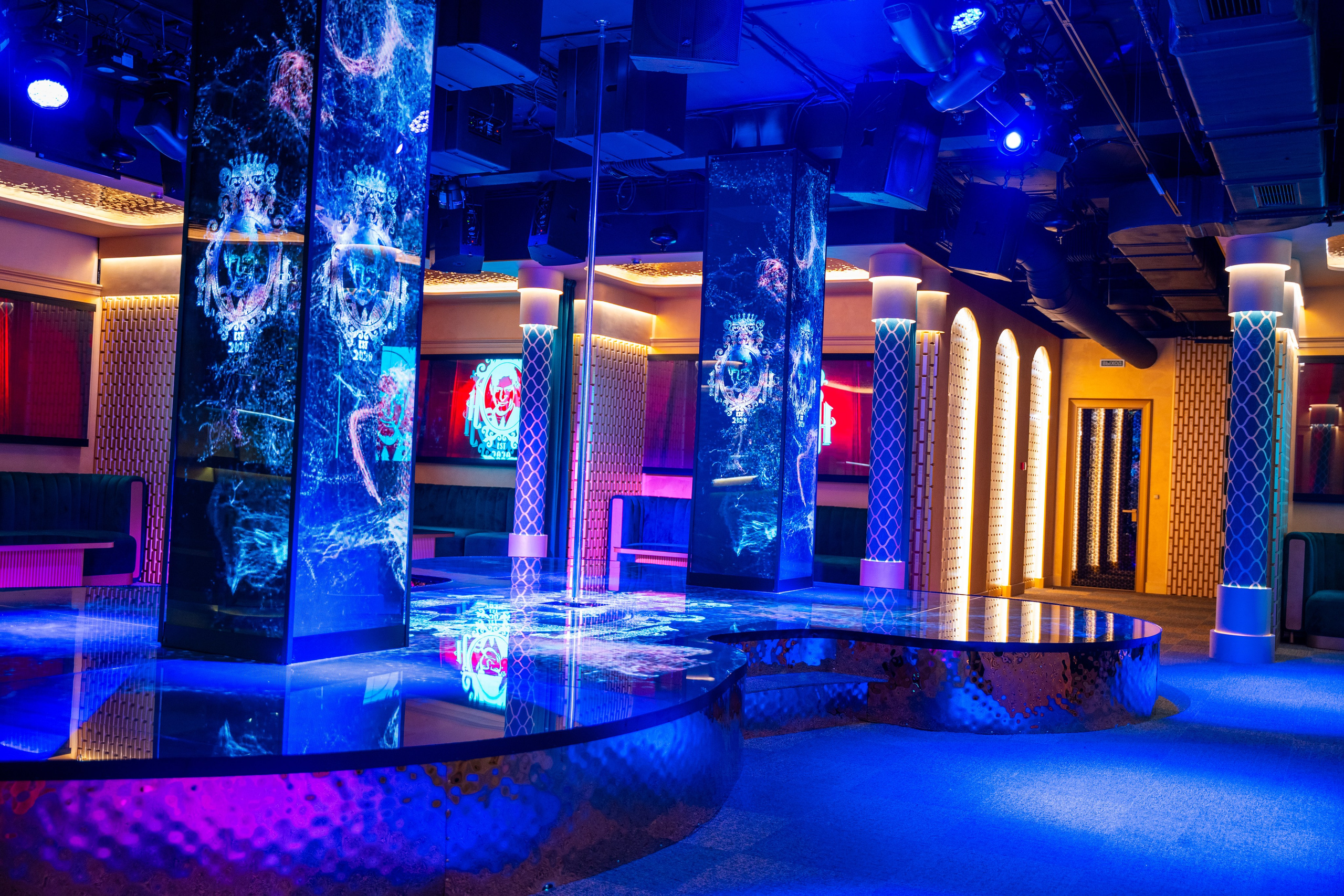 Фотосъемка интерьера стриптиз-клуба Hefner — элитный клуб Краснодара. Интерьерная фотосъемка клуба Hefner в Краснодаре — профессионально. Шедевры для Вас! Фотограф и Видеограф в Краснодаре Пахиев Руслан