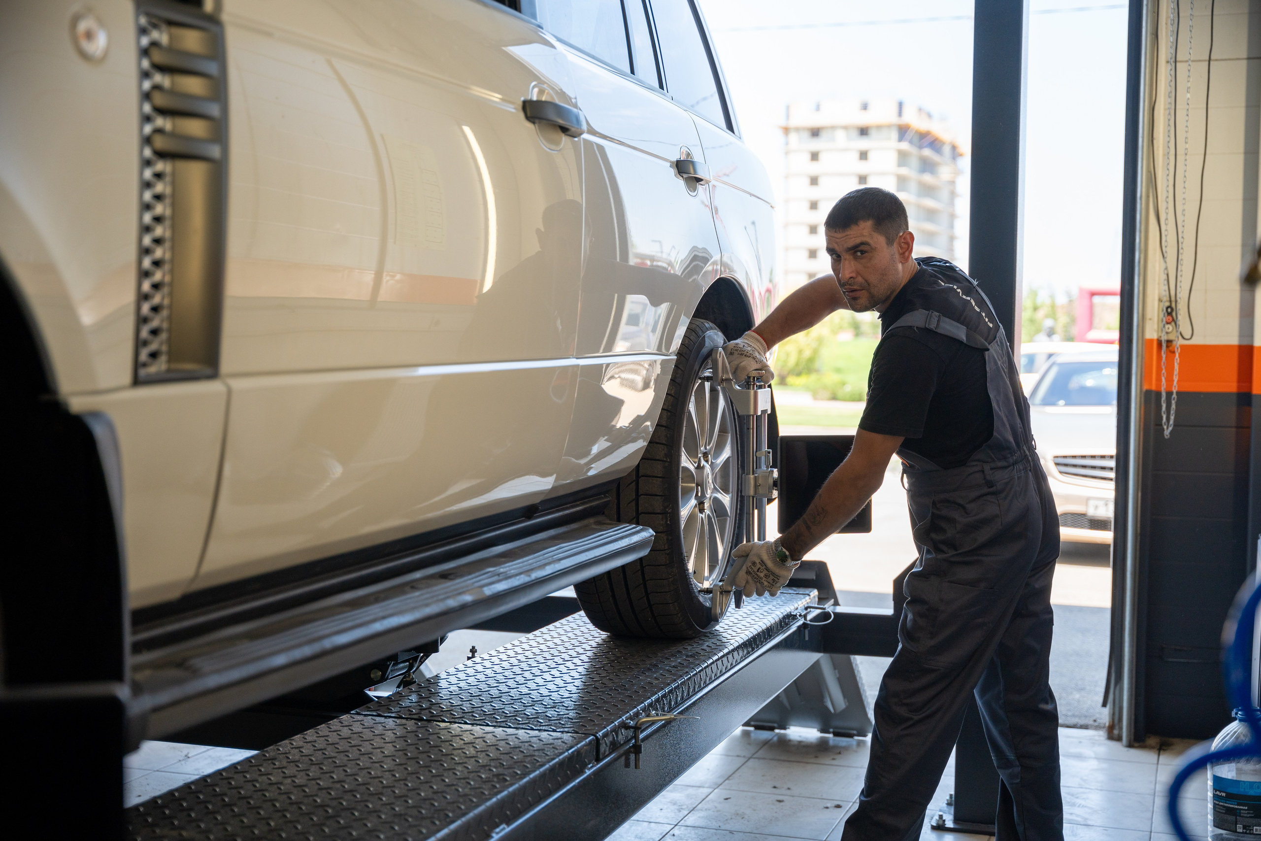 Интерьерная фотосъемка автосервиса Fit Service в Краснодаре — сеть СТО Профессиональная фотосъемка интерьера техцентра в Краснодаре. Шедевры для Вас! Фотограф и Видеограф в Краснодаре Пахиев Руслан