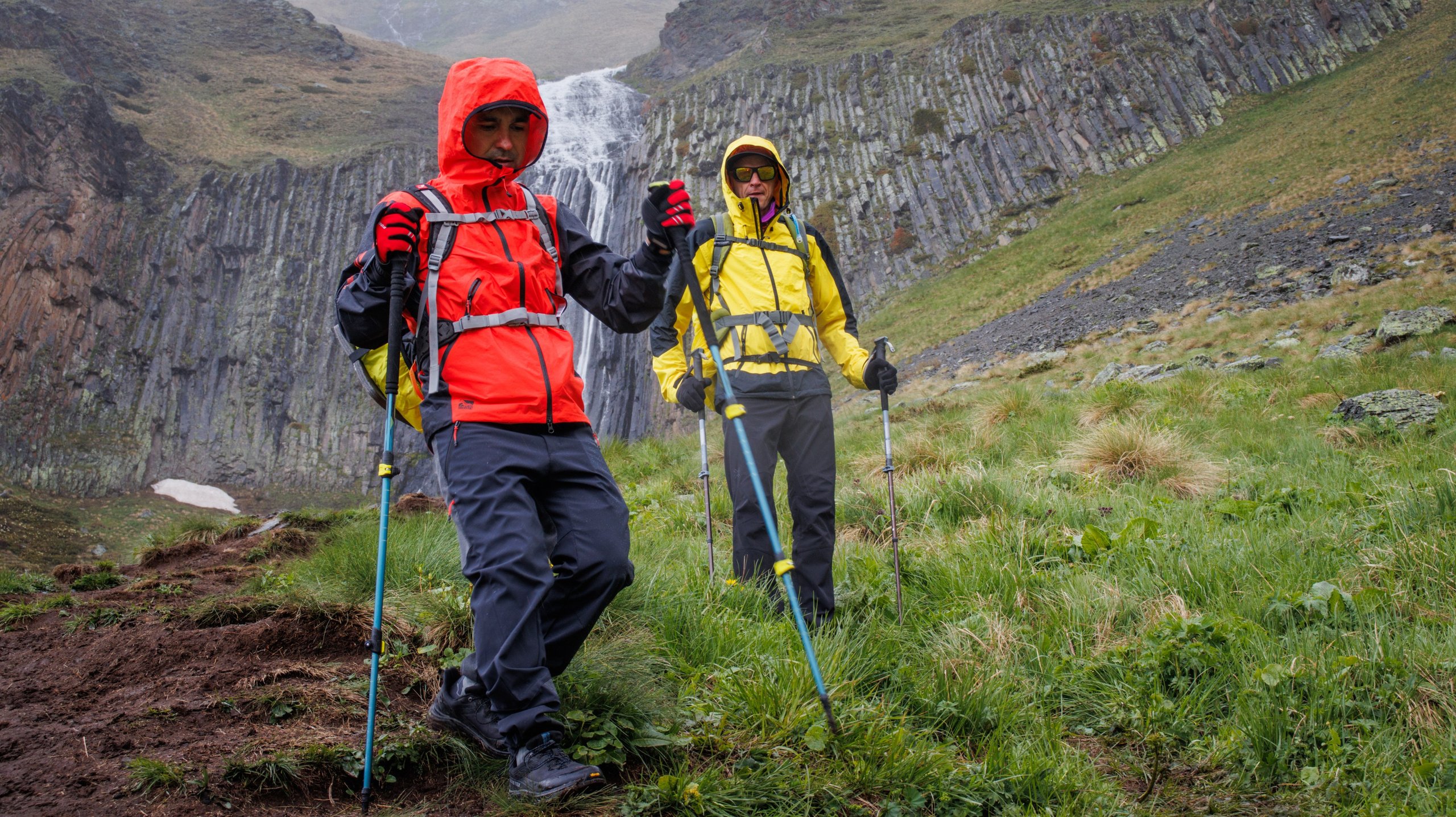 Трекинг / Терскольский водопад. Фотограф на трекинг и восхождение Эльбрус, Приэльбрусье. Елизавета Бобок