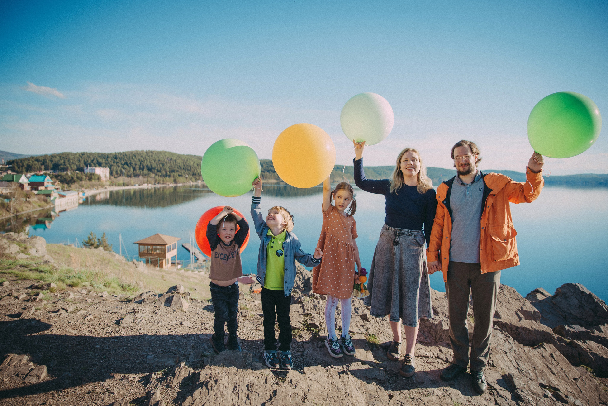 дружная счастливая семья